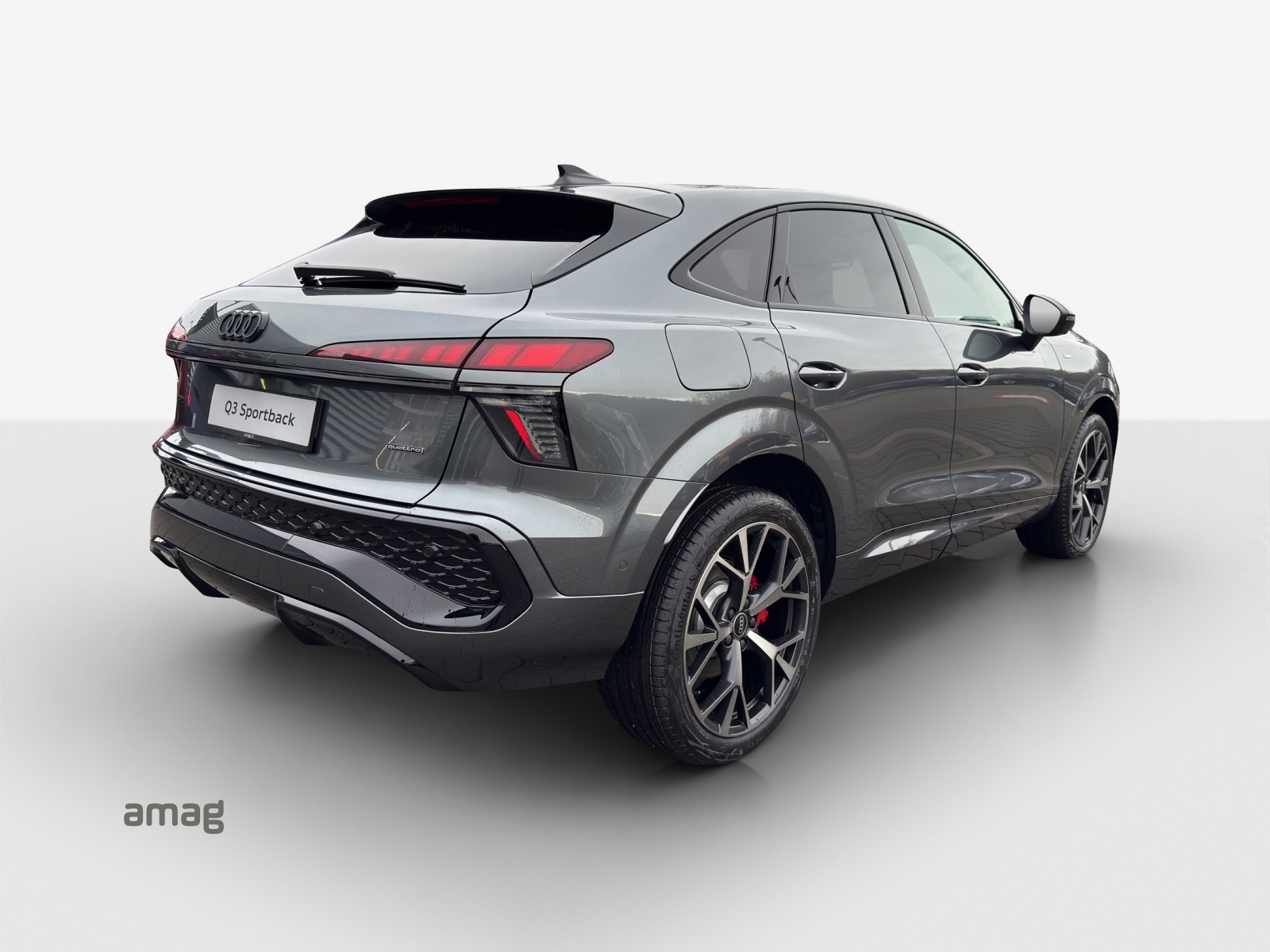 AUDI Q3 Sportback TFSI quattro 195 kW S tronic-image-4