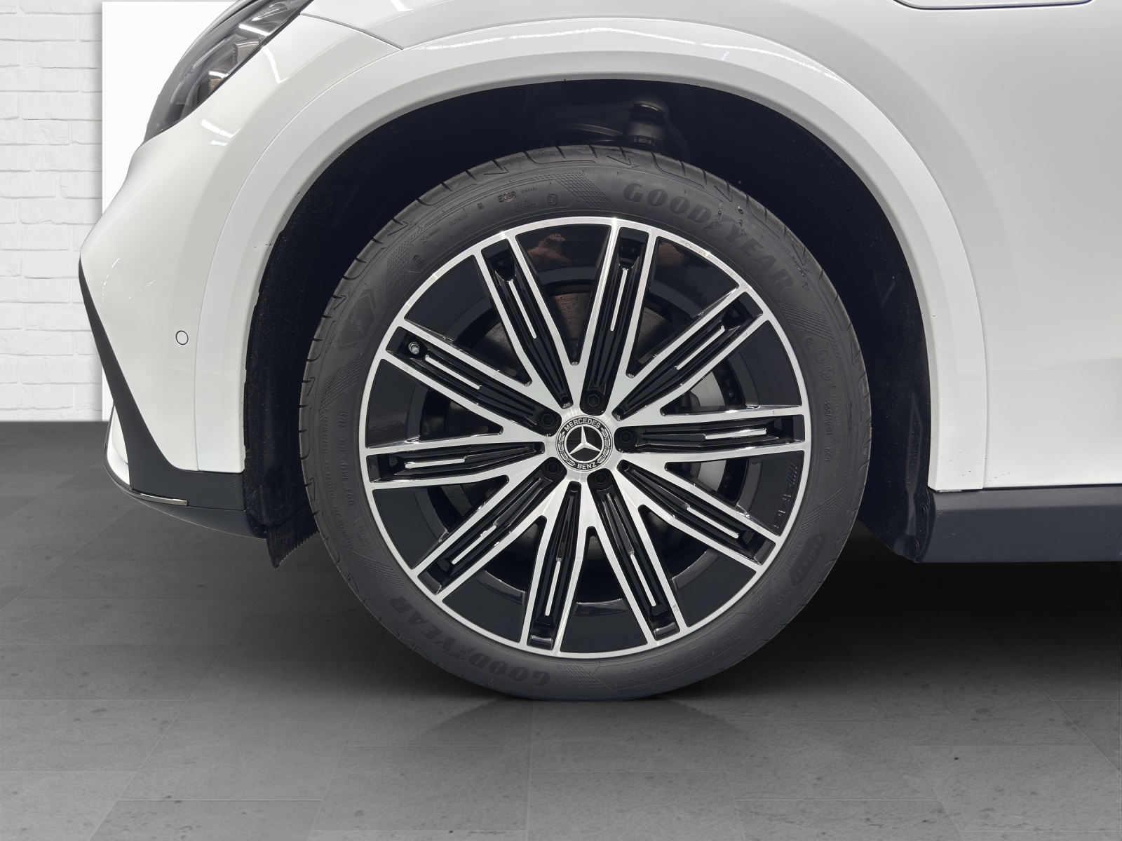MERCEDES-BENZ EQE 500 Excellence AMG Line-image-5