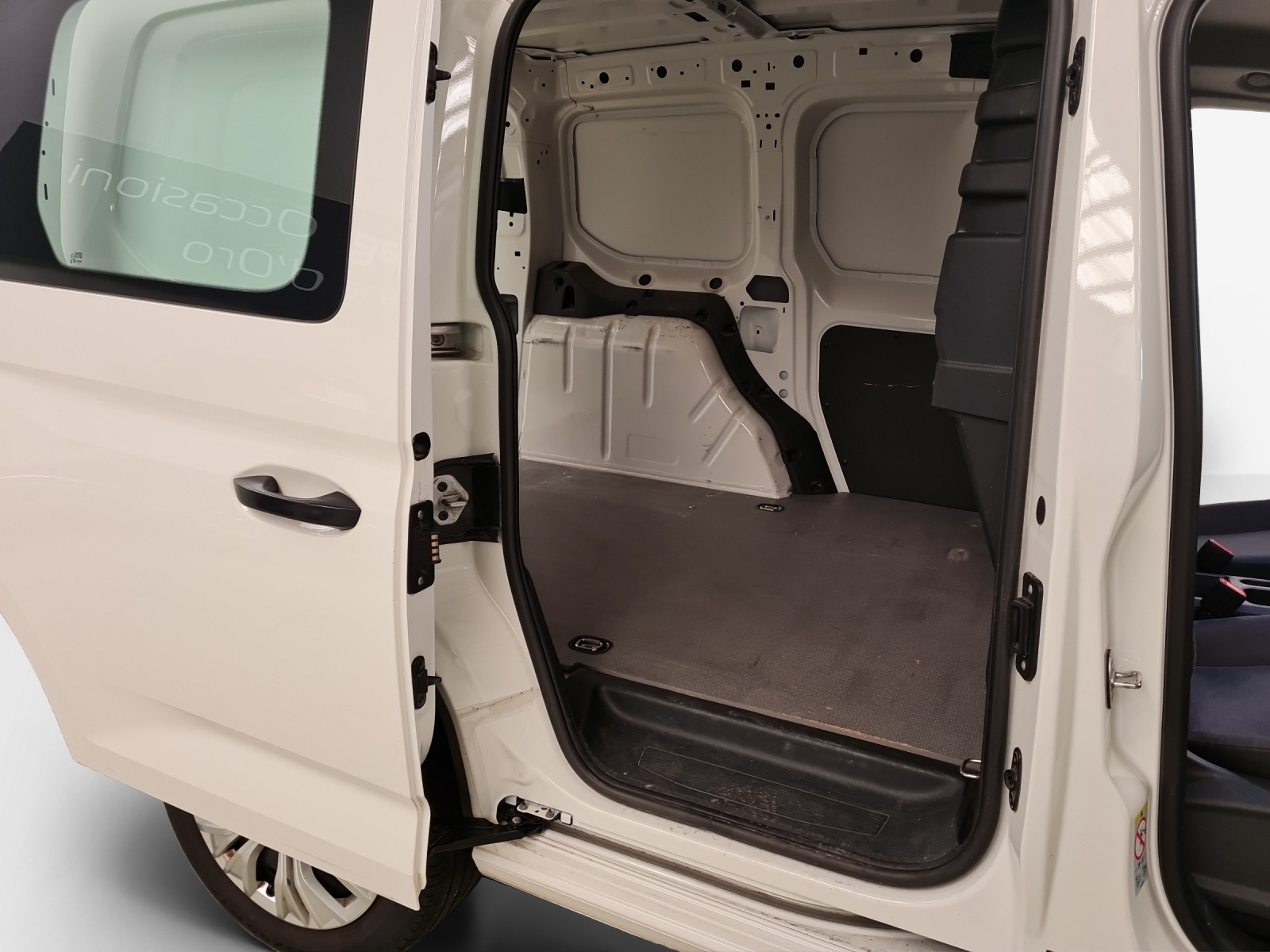 VW Caddy Cargo 2.0TDI-image-8