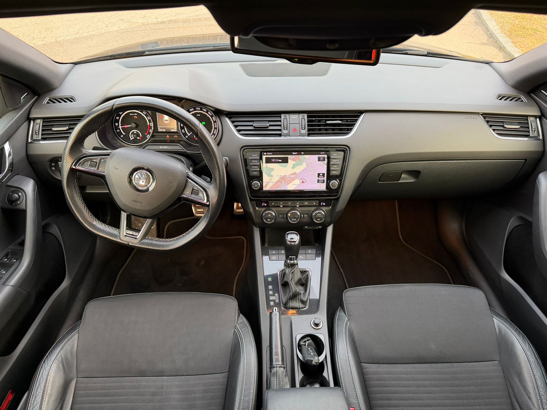 SKODA Octavia Combi 2.0 TDI RS DSG-image-8