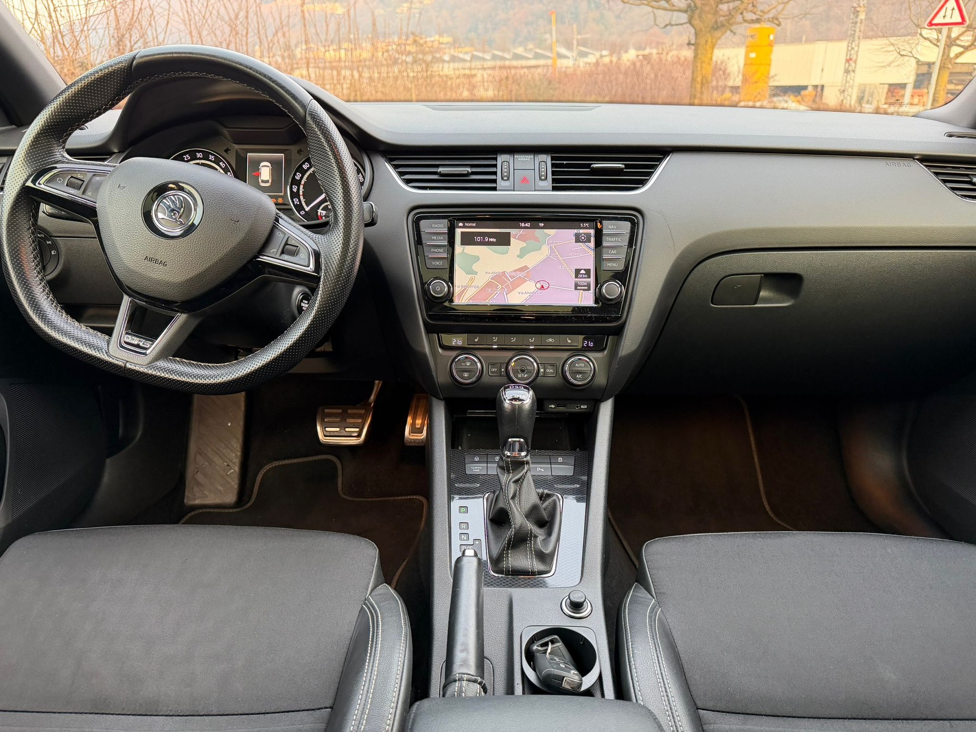 SKODA Octavia Combi 2.0 TDI RS DSG-image-9