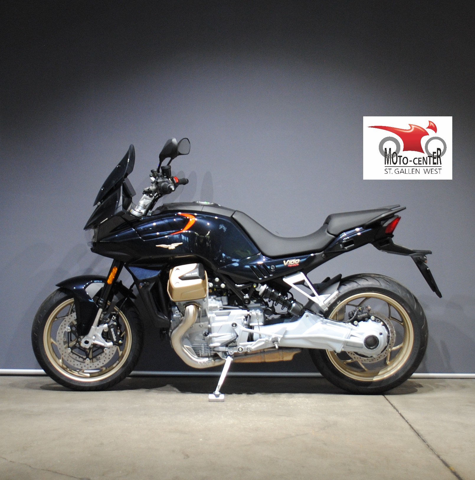 MOTO GUZZI V100 Mandello-showroom-element-2