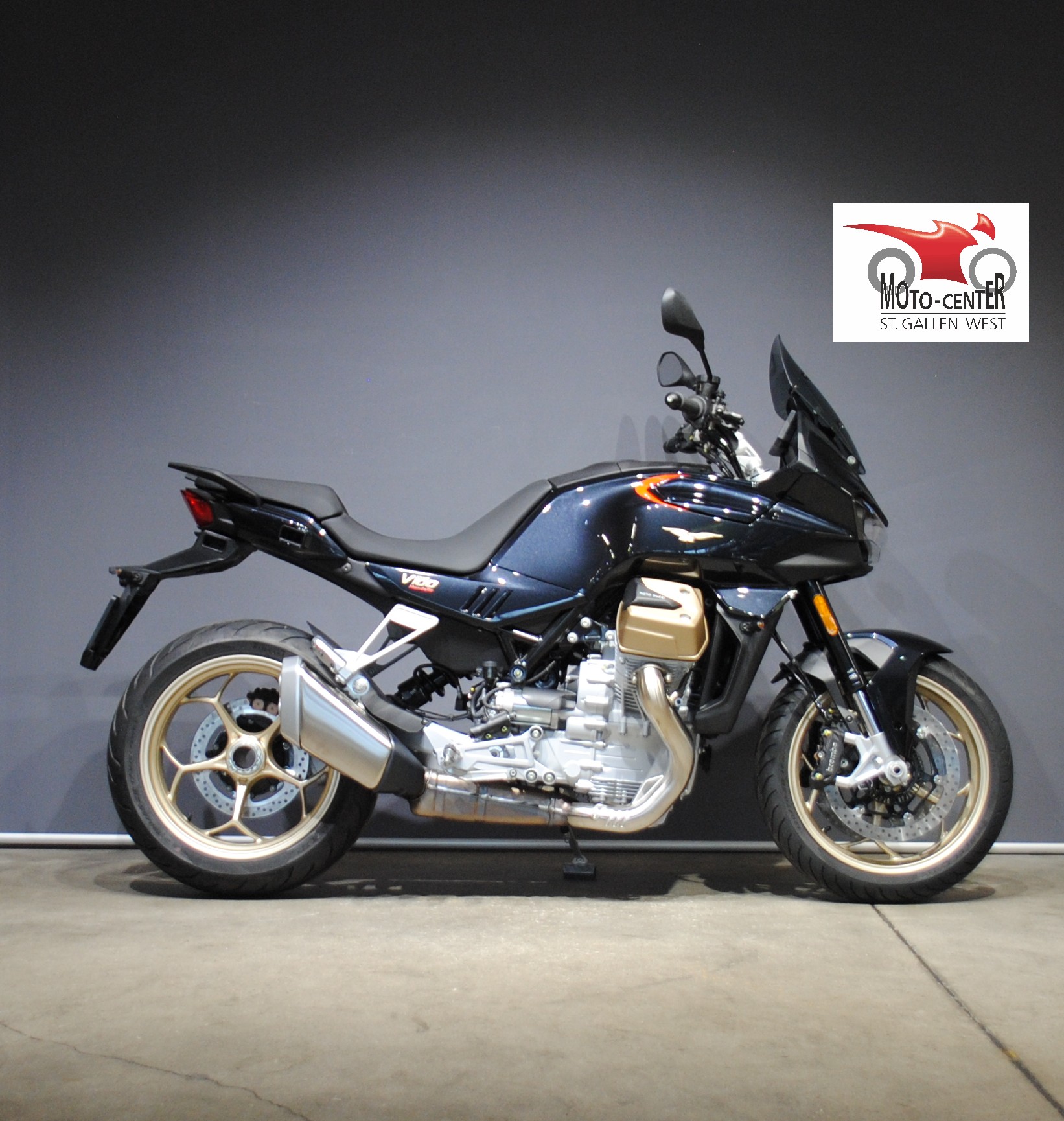 MOTO GUZZI V100 Mandello-showroom-element-1