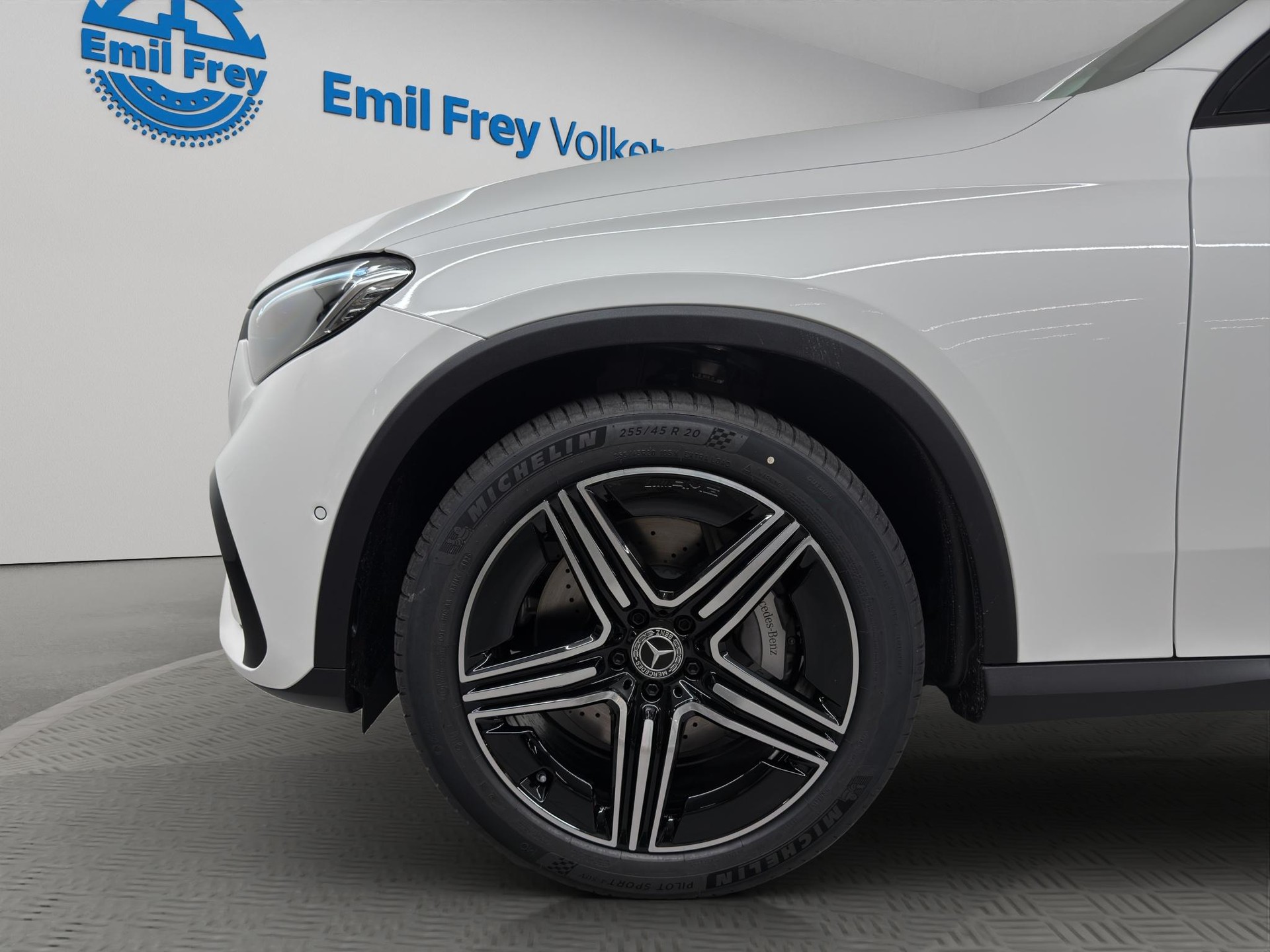 MERCEDES-BENZ GLC 220 d AMG Line 4matic-image-3