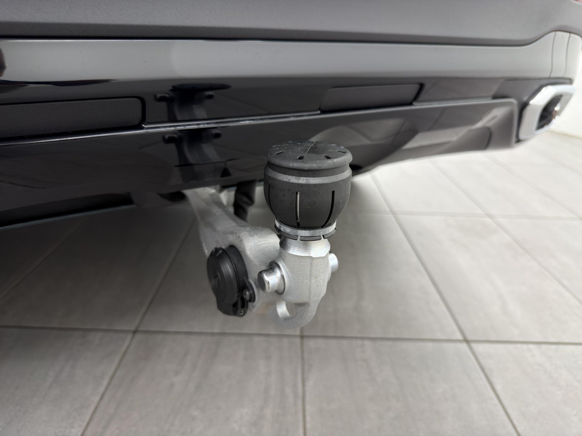 MERCEDES-BENZ GLC 220 d AMG Line 4matic-image-11