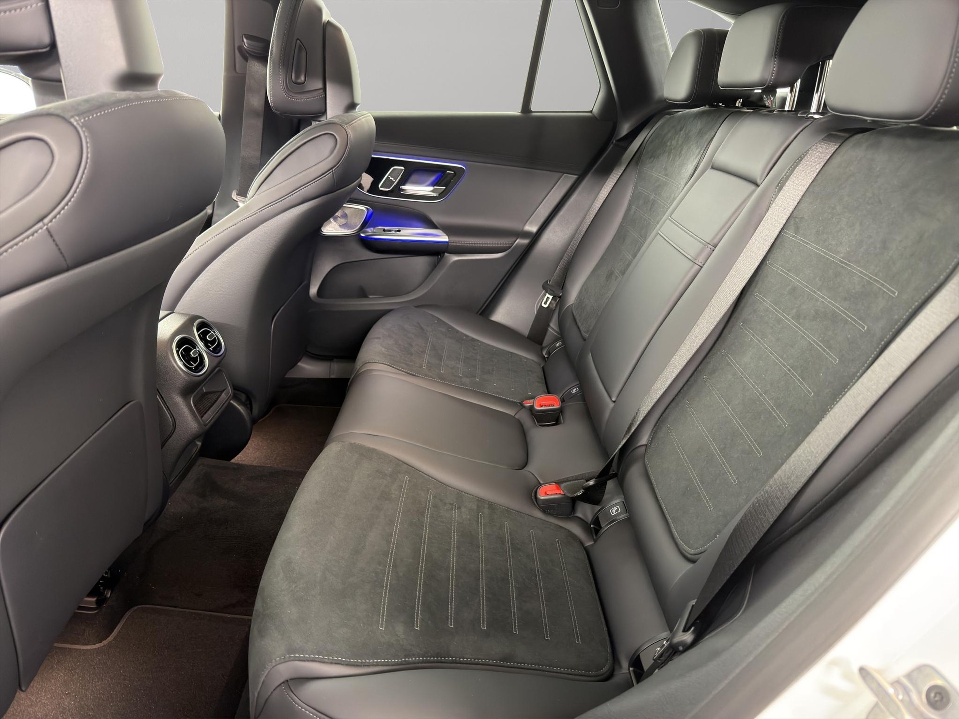 MERCEDES-BENZ GLC 220 d AMG Line 4matic-image-7