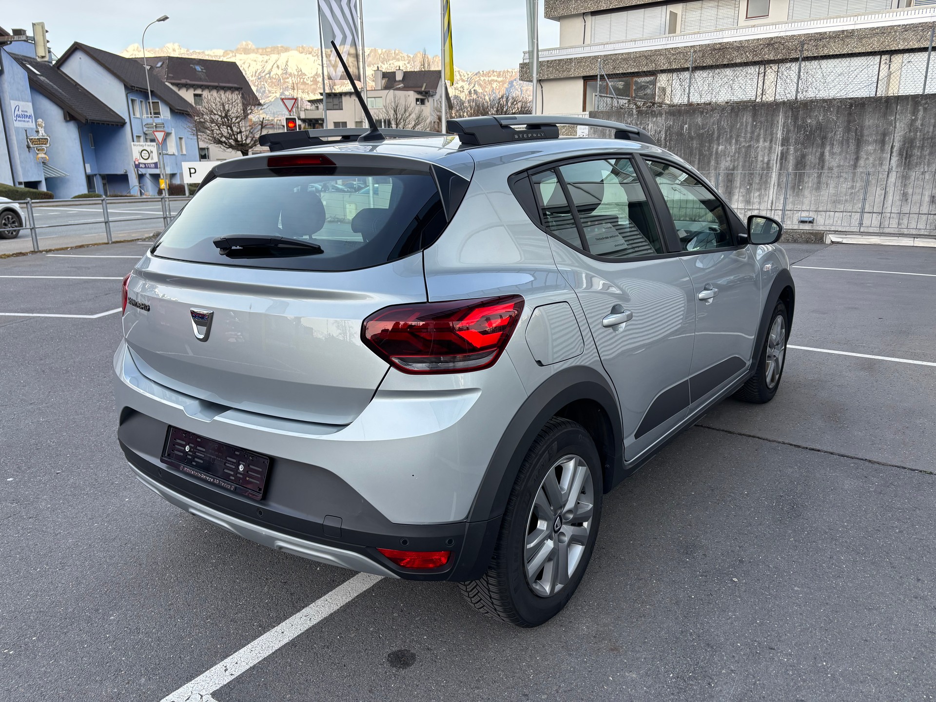 DACIA Sandero Stepway TCe 90 Comfort CVT-image-4
