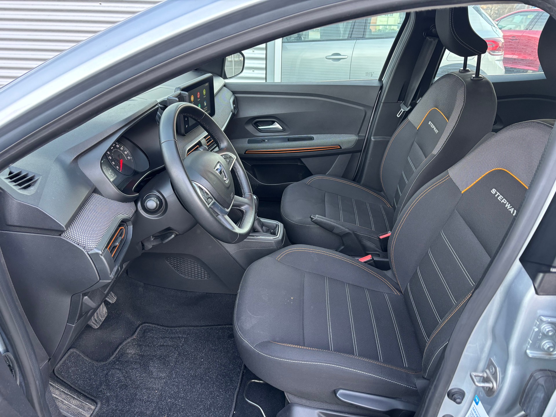 DACIA Sandero Stepway TCe 90 Comfort CVT-image-5