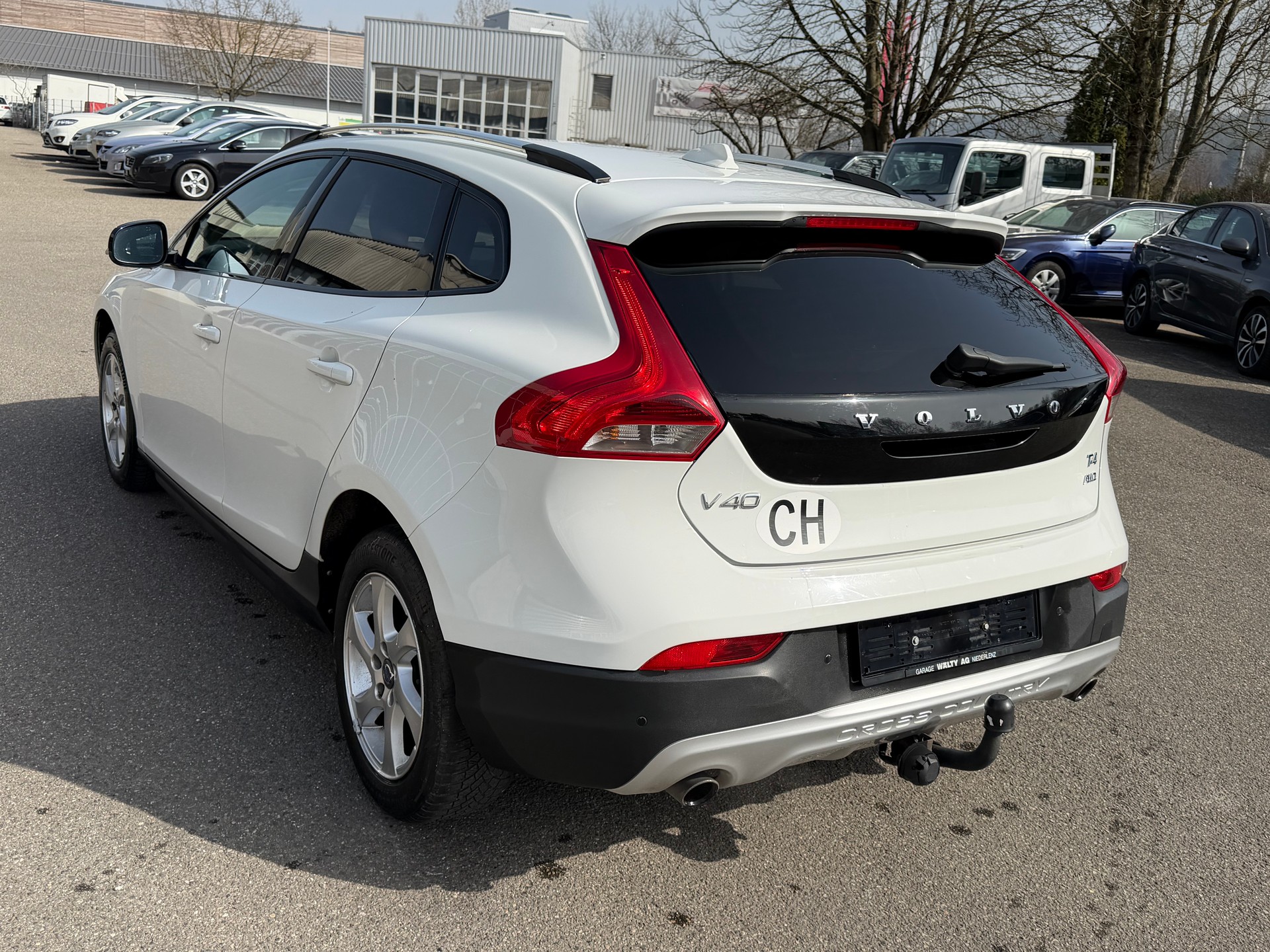 VOLVO V40 Cross Country T4 2.0 AWD Kinetic Geartronic-image-3