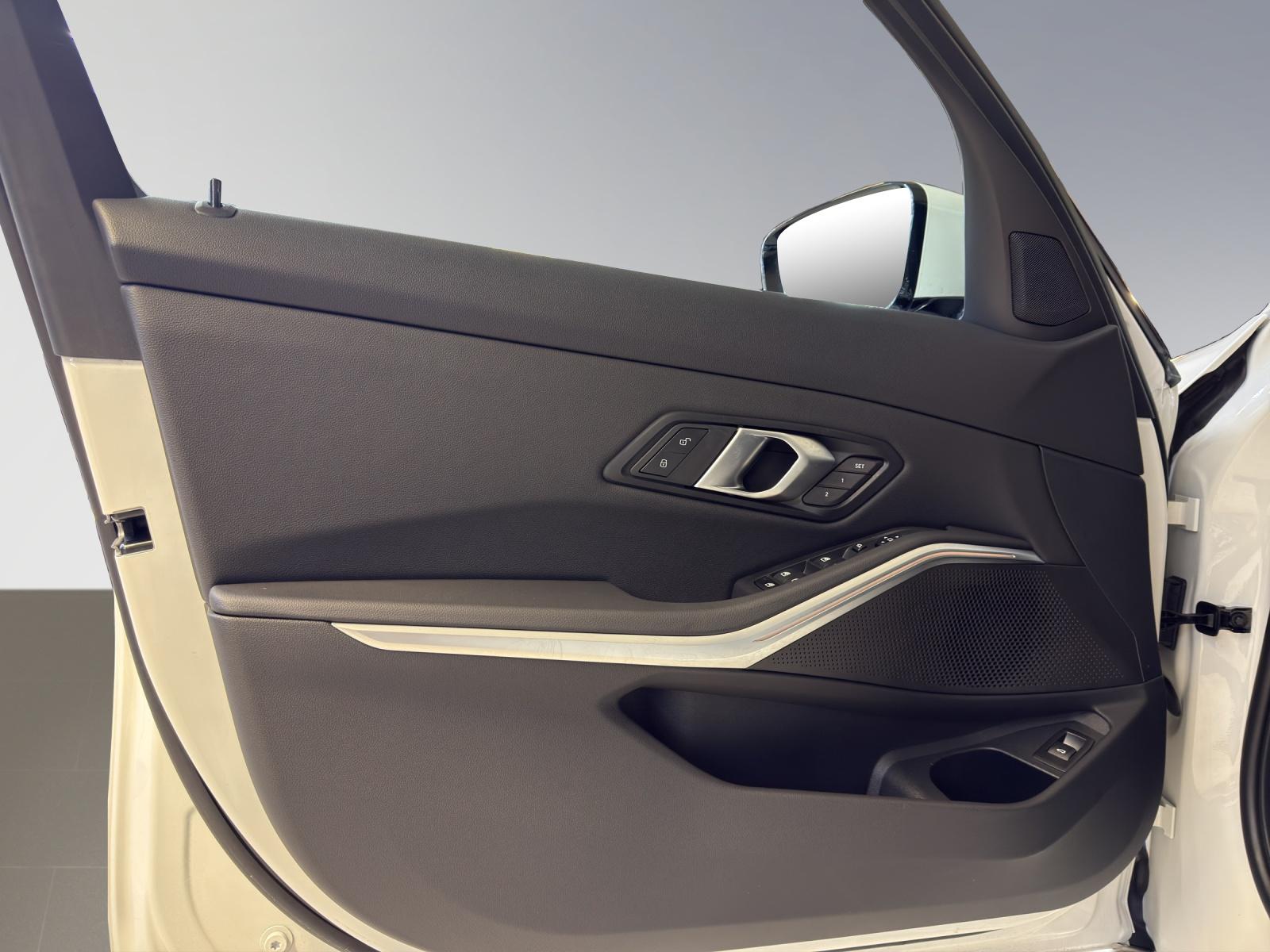 BMW 330d xDrive SAG Touring-image-7