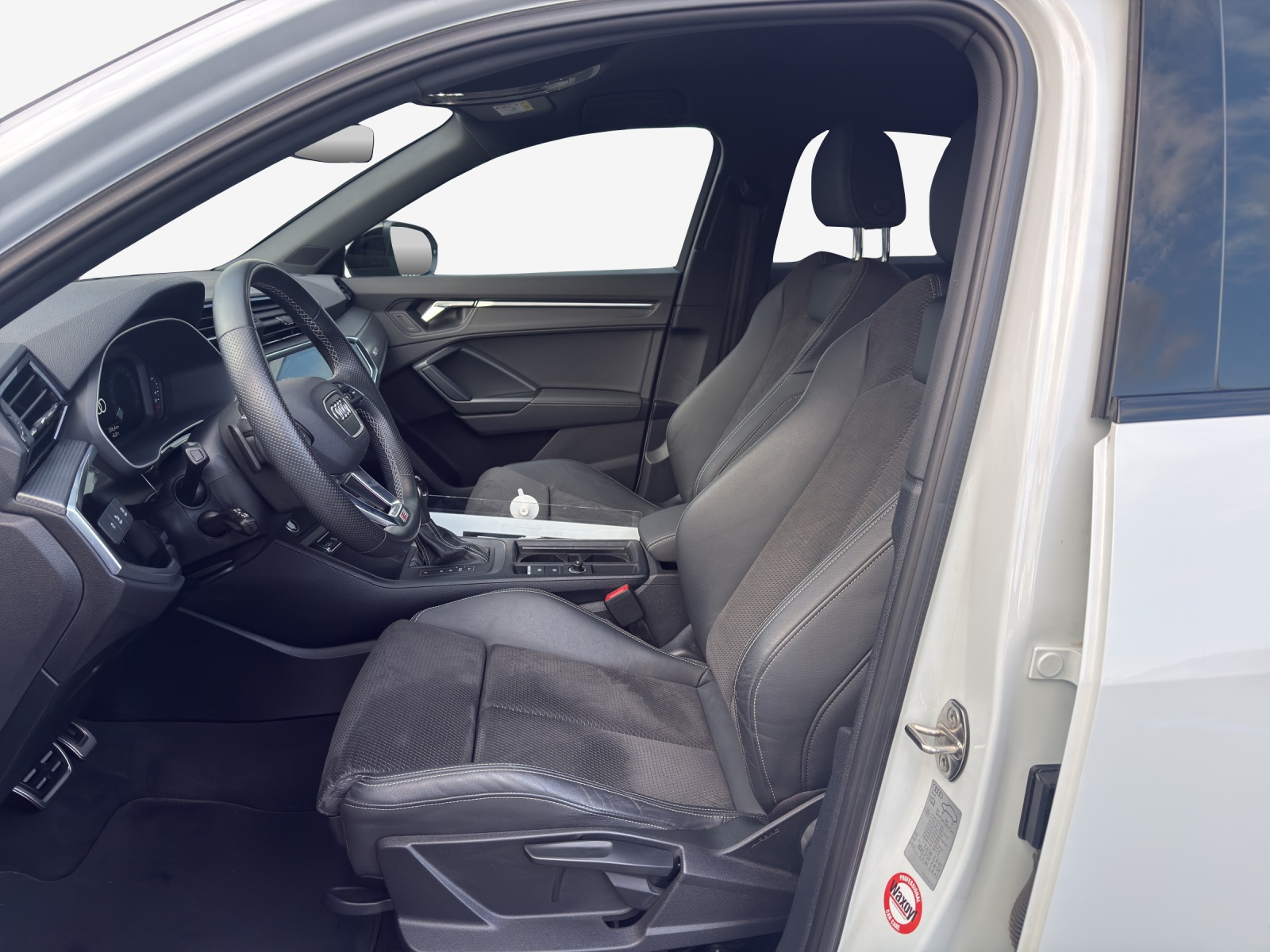 AUDI Q3 Sportback 45 TFSI e S line Attraction S-tronic-image-8