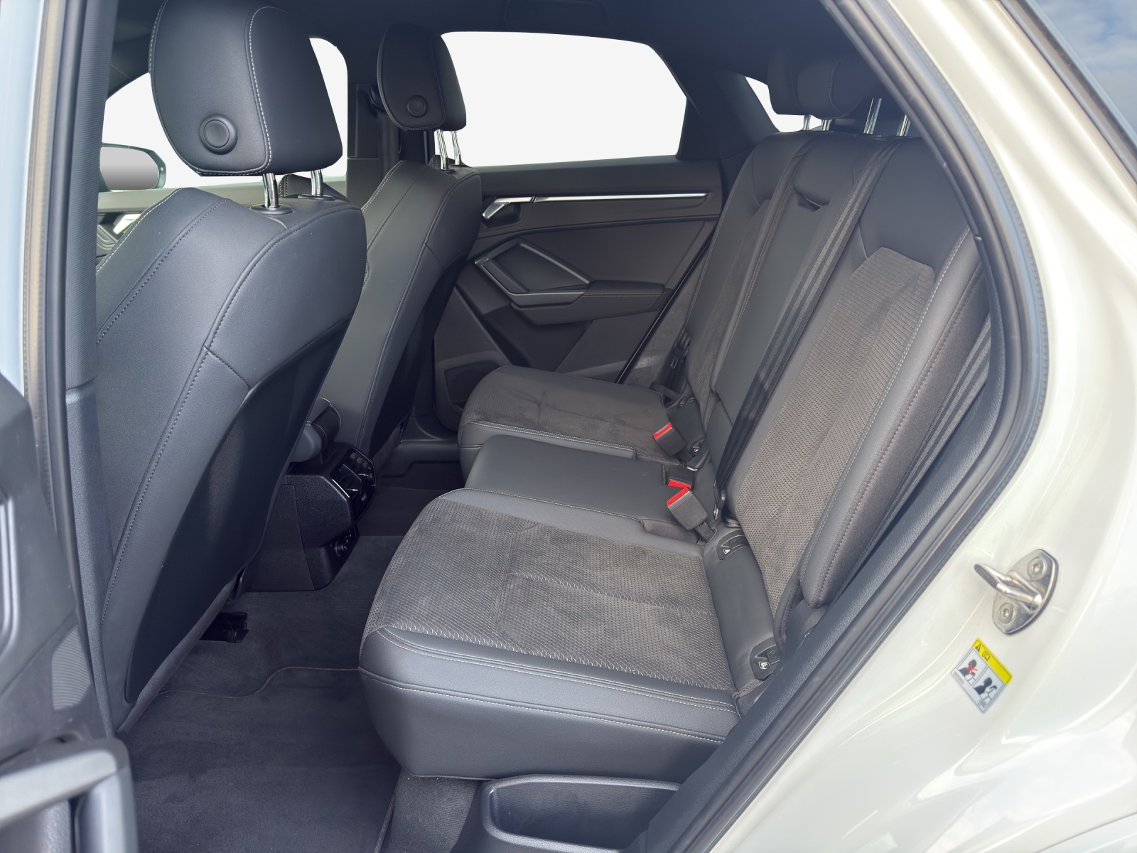 AUDI Q3 Sportback 45 TFSI e S line Attraction S-tronic-image-12