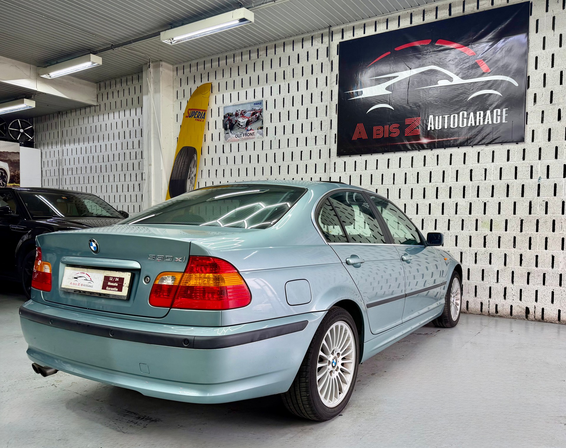 BMW 330xi-image-8