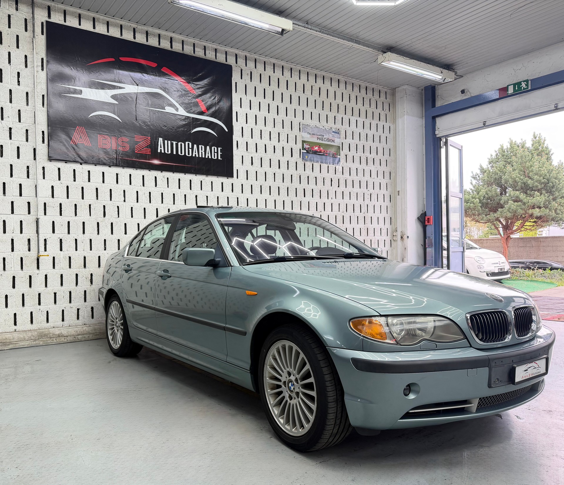 BMW 330xi-image-2