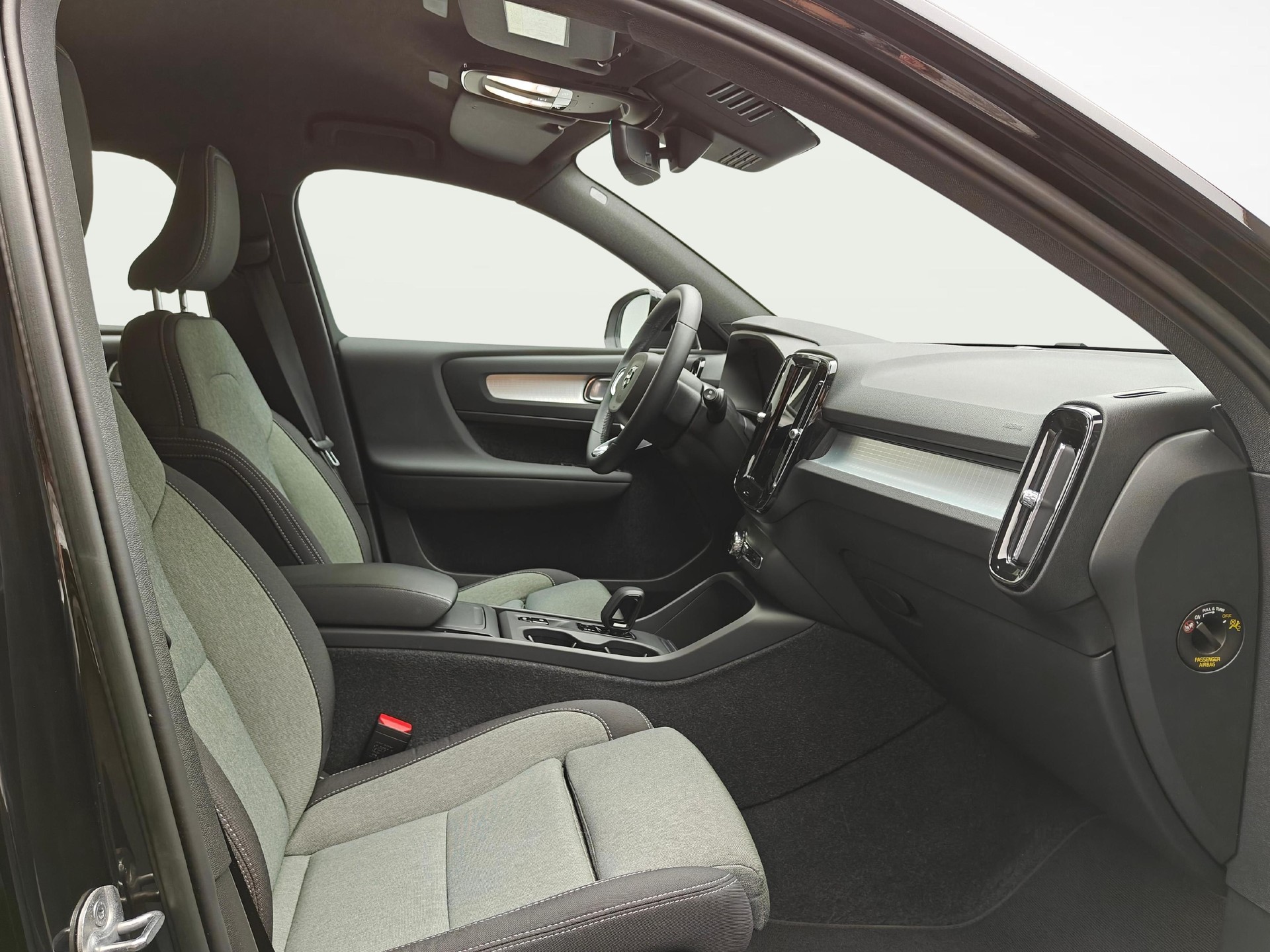 VOLVO XC40 2.0 B3 MH Core-image-9