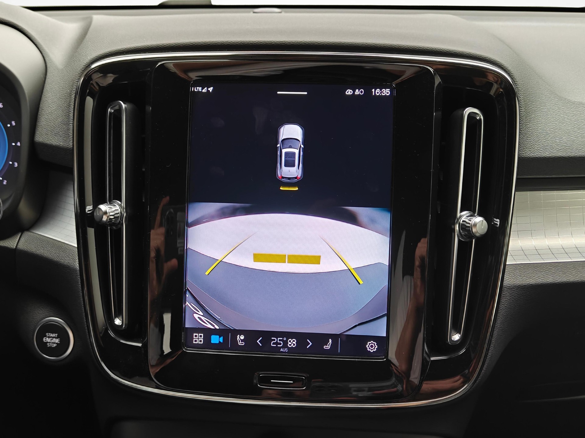 VOLVO XC40 2.0 B3 MH Core-image-13