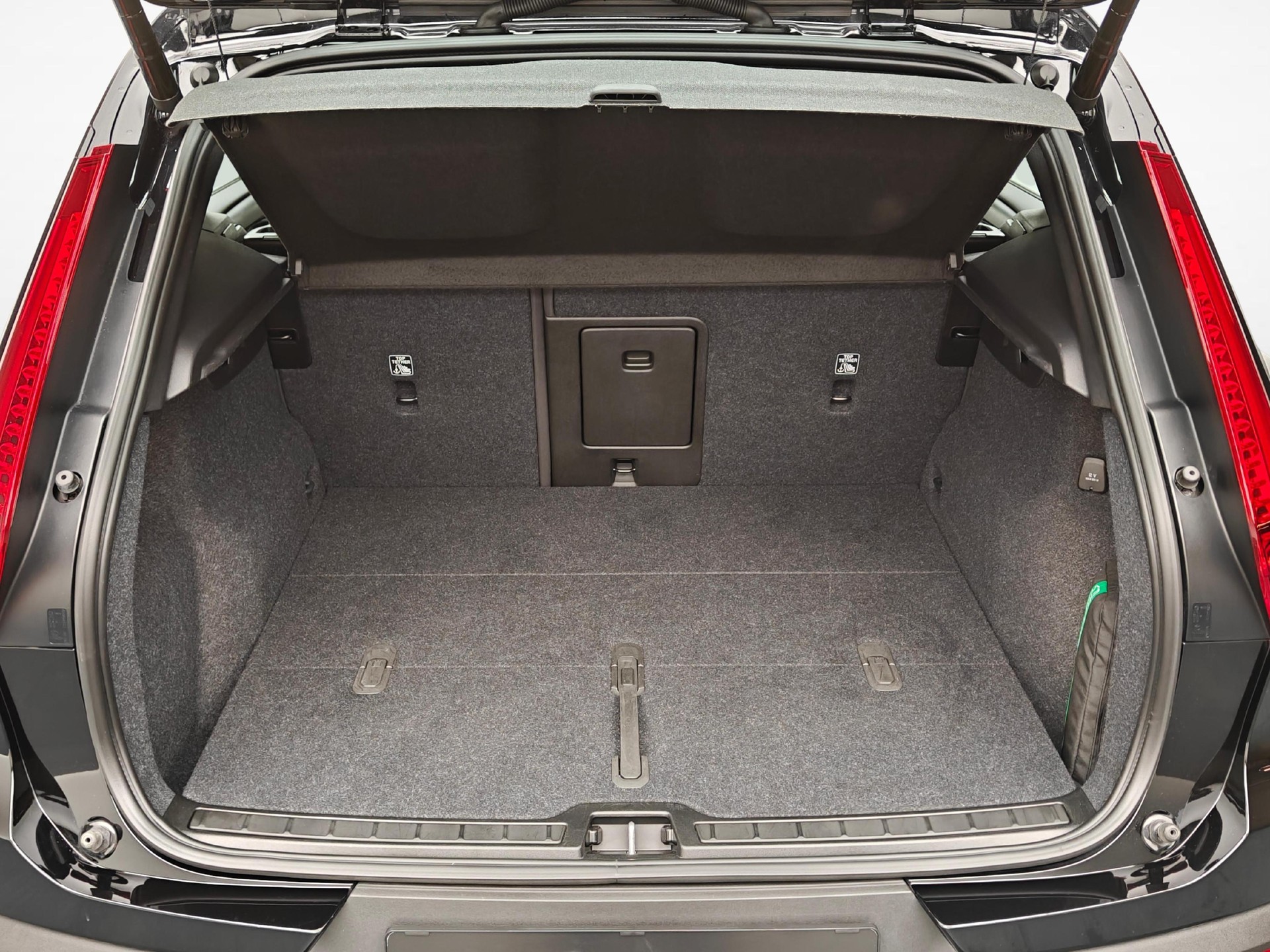 VOLVO XC40 2.0 B3 MH Core-image-11