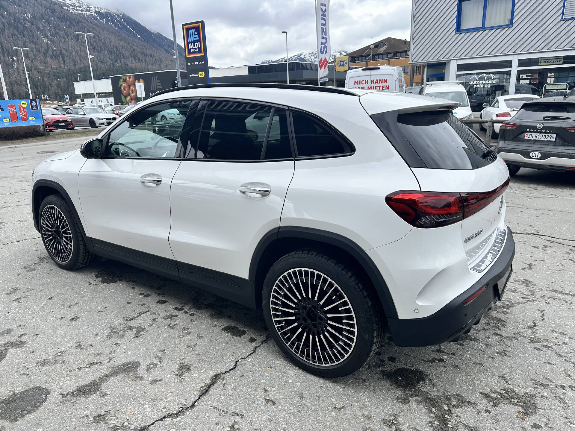MERCEDES-BENZ EQA 350 Swiss Star AMG Line 4matic-image-7