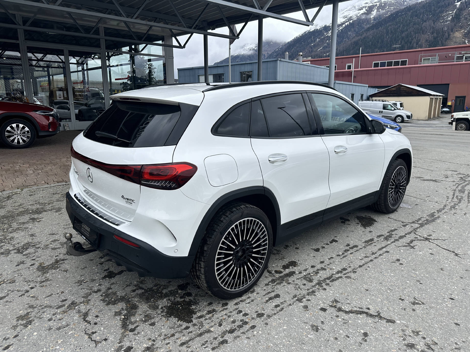 MERCEDES-BENZ EQA 350 Swiss Star AMG Line 4matic-image-9