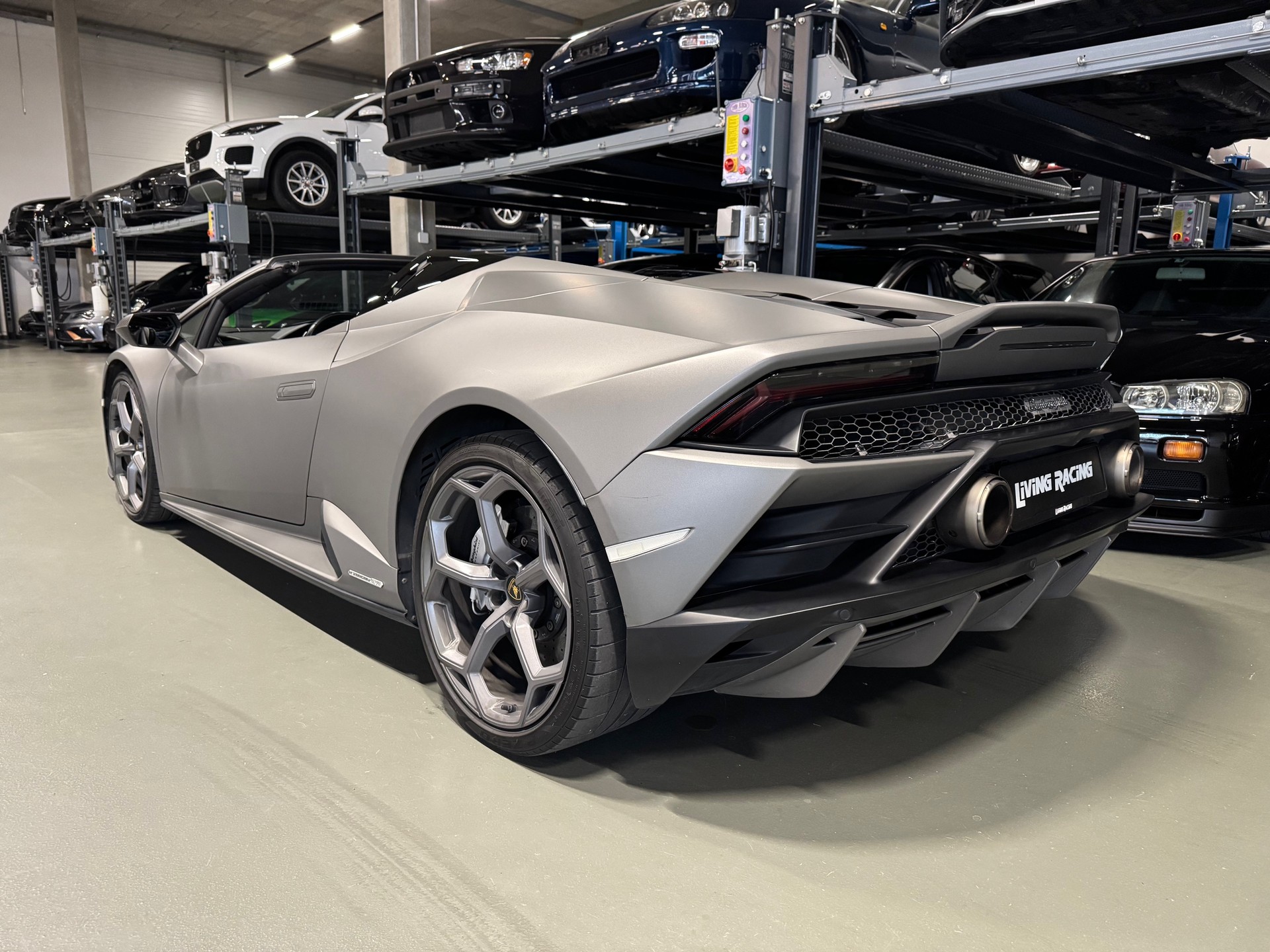 LAMBORGHINI Huracan EVO Spyder DCT *Akrapovic+garantie 03.29!*-image-3