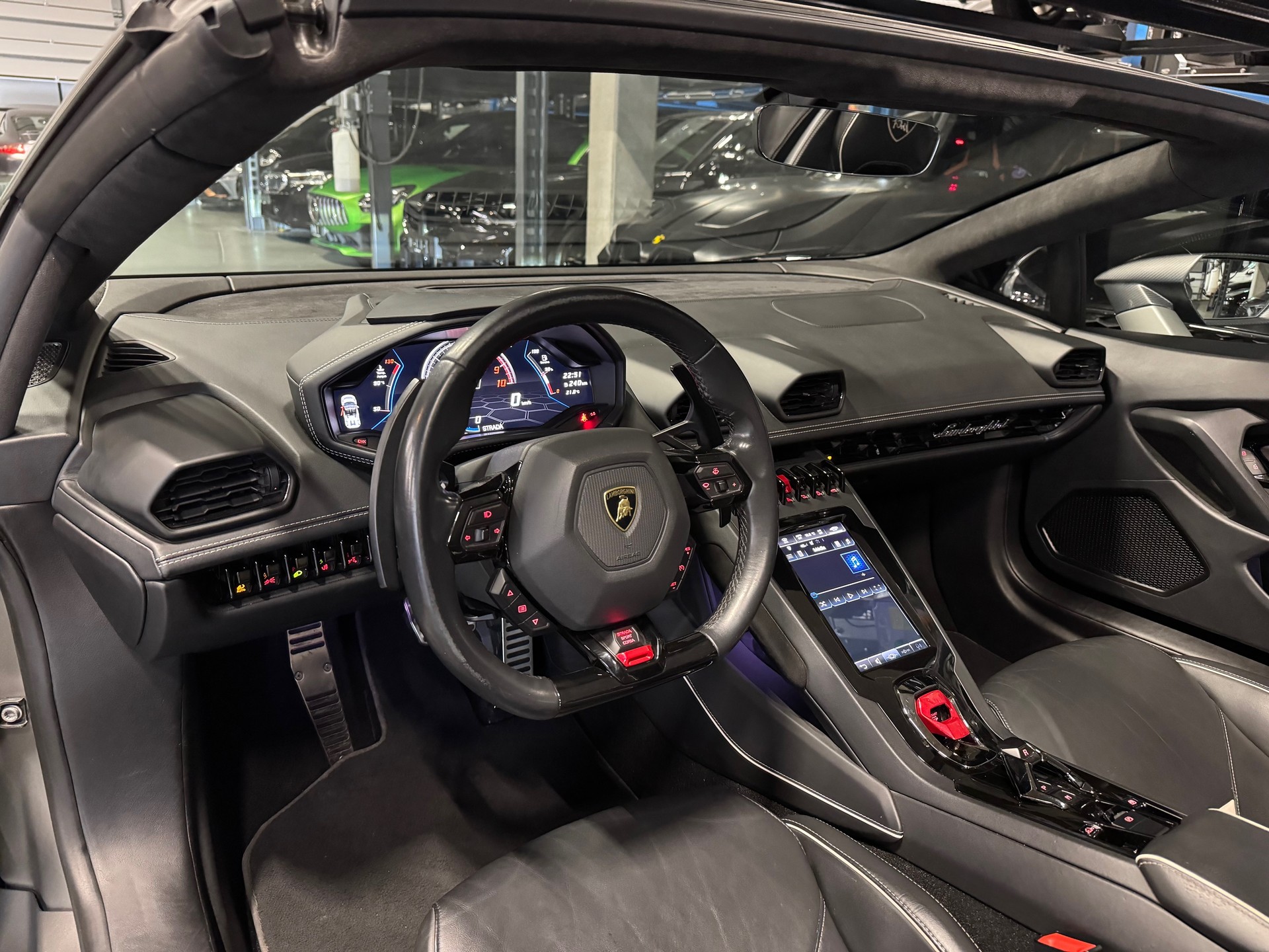 LAMBORGHINI Huracan EVO Spyder DCT *Akrapovic+garantie 03.29!*-image-7