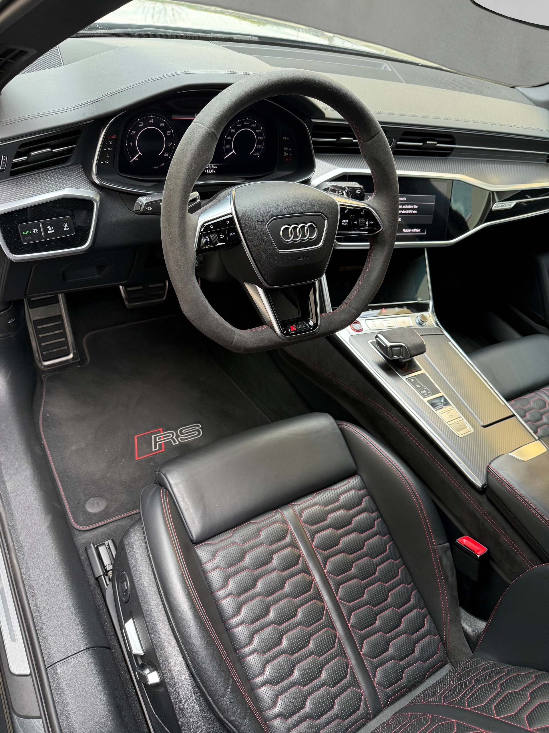AUDI RS6 Avant 4.0 TFSI V8 quattro-image-11