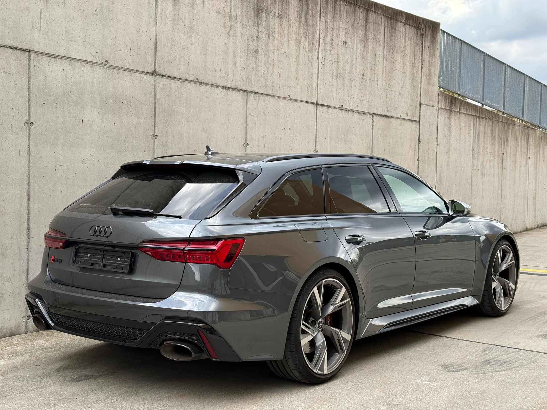 AUDI RS6 Avant 4.0 TFSI V8 quattro-image-7