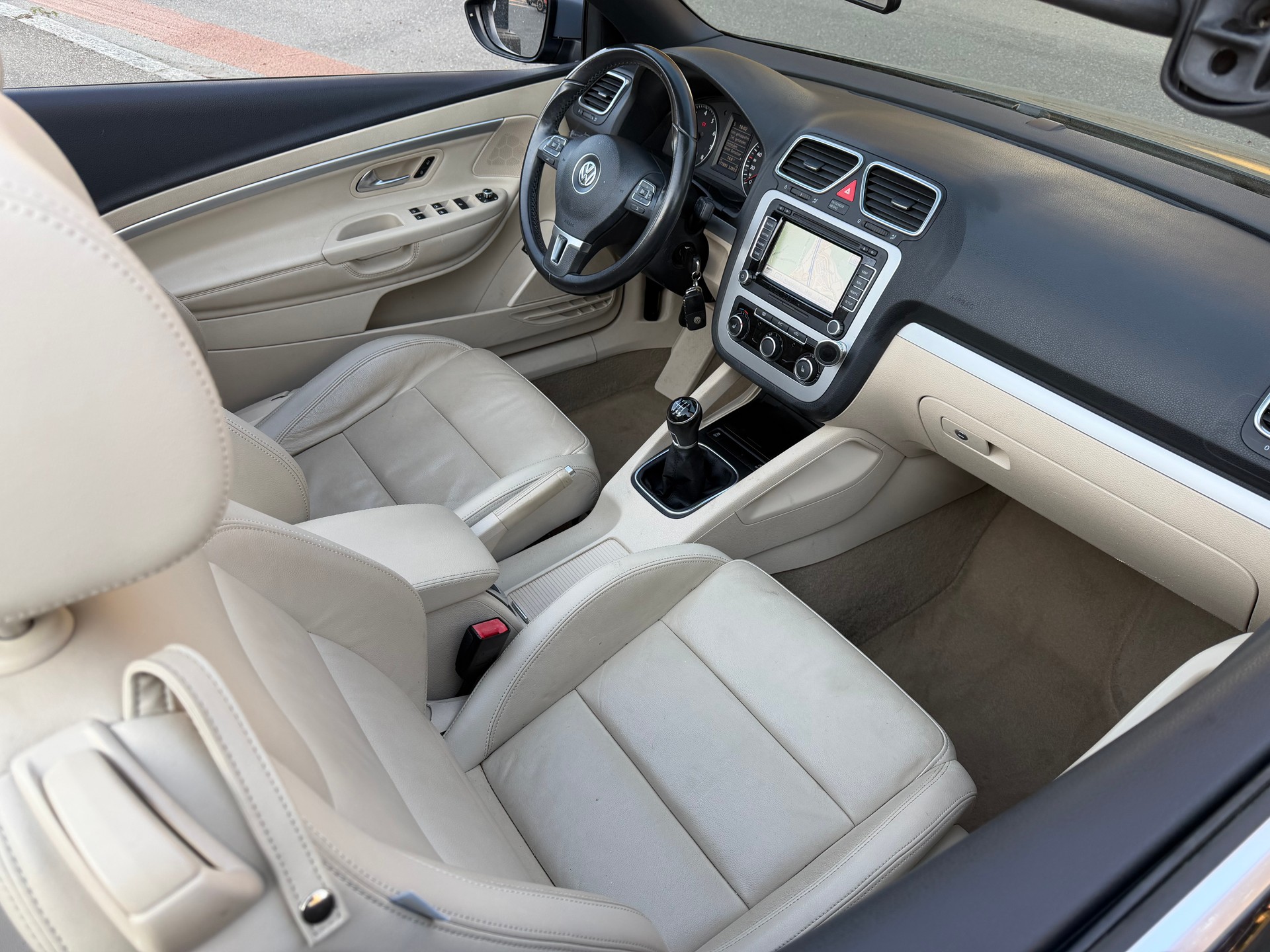 VW Eos 1.4 TSI BlueMotion Technology-image-10
