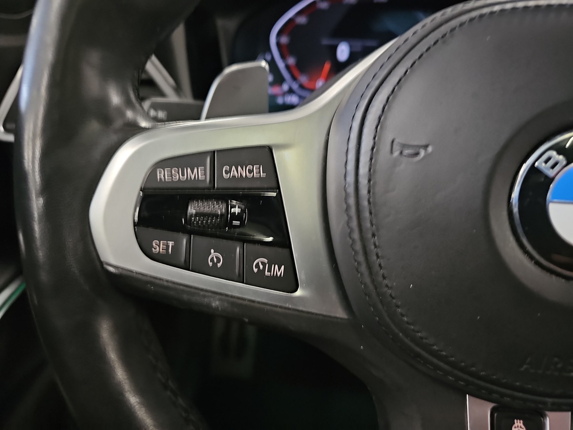 BMW 330d xDrive 48V Touring M Sport Steptronic-image-14