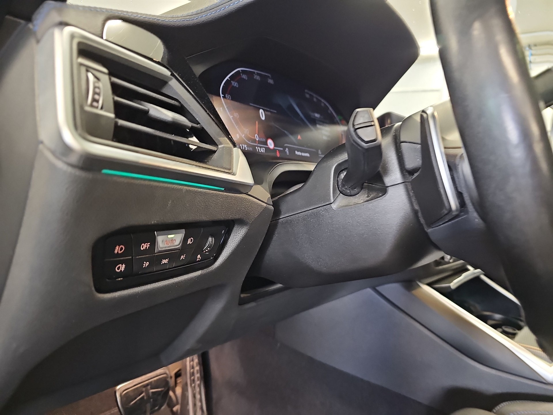 BMW 330d xDrive 48V Touring M Sport Steptronic-image-18