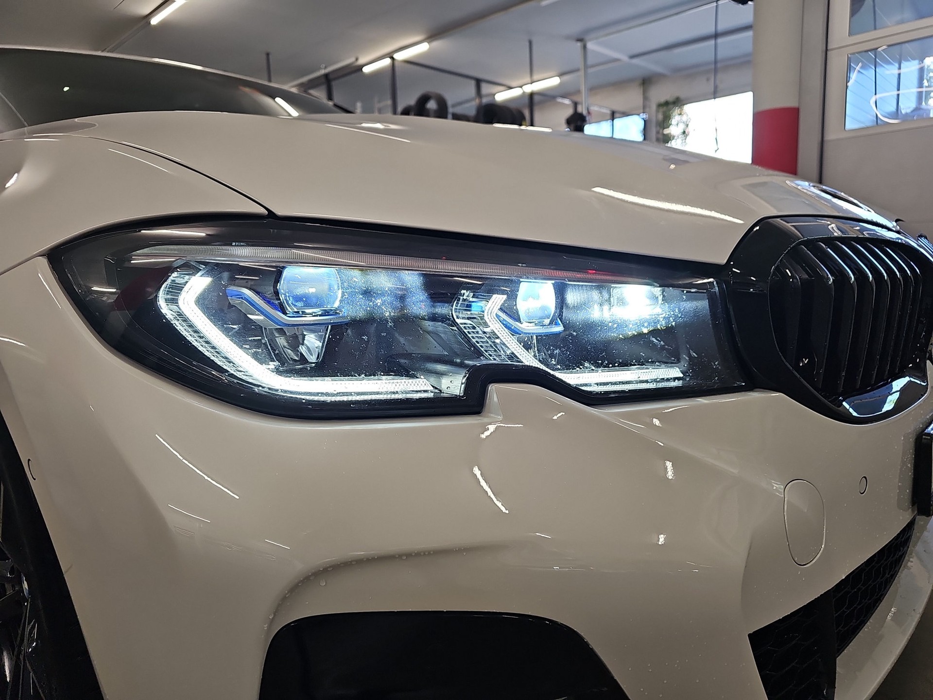 BMW 330d xDrive 48V Touring M Sport Steptronic-image-17