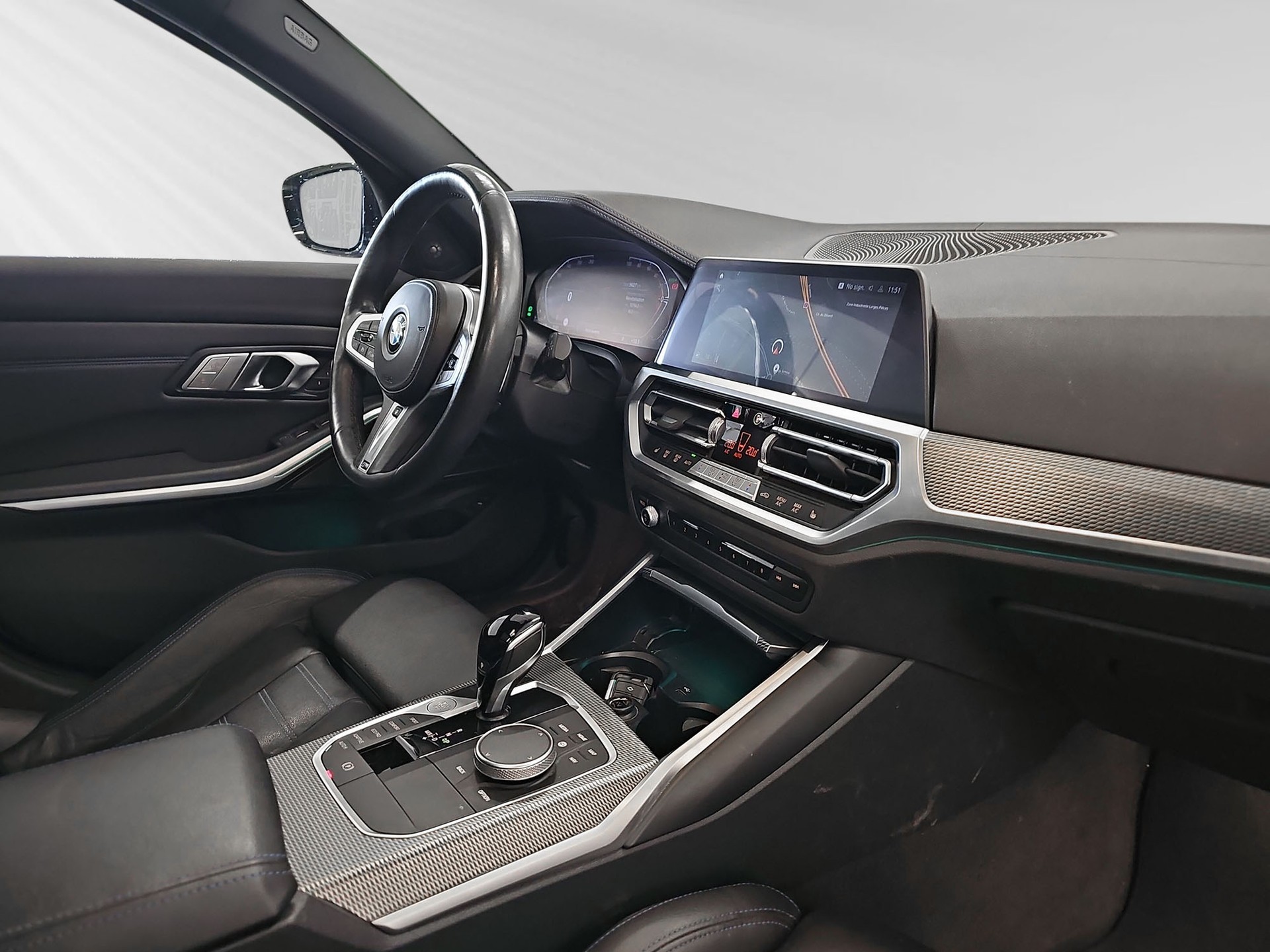 BMW 330d xDrive 48V Touring M Sport Steptronic-image-4
