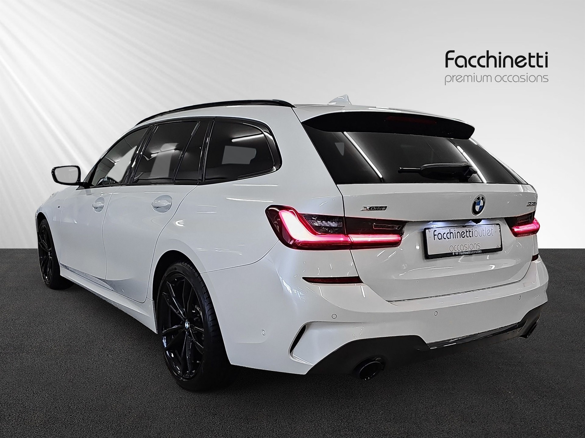 BMW 330d xDrive 48V Touring M Sport Steptronic-image-2