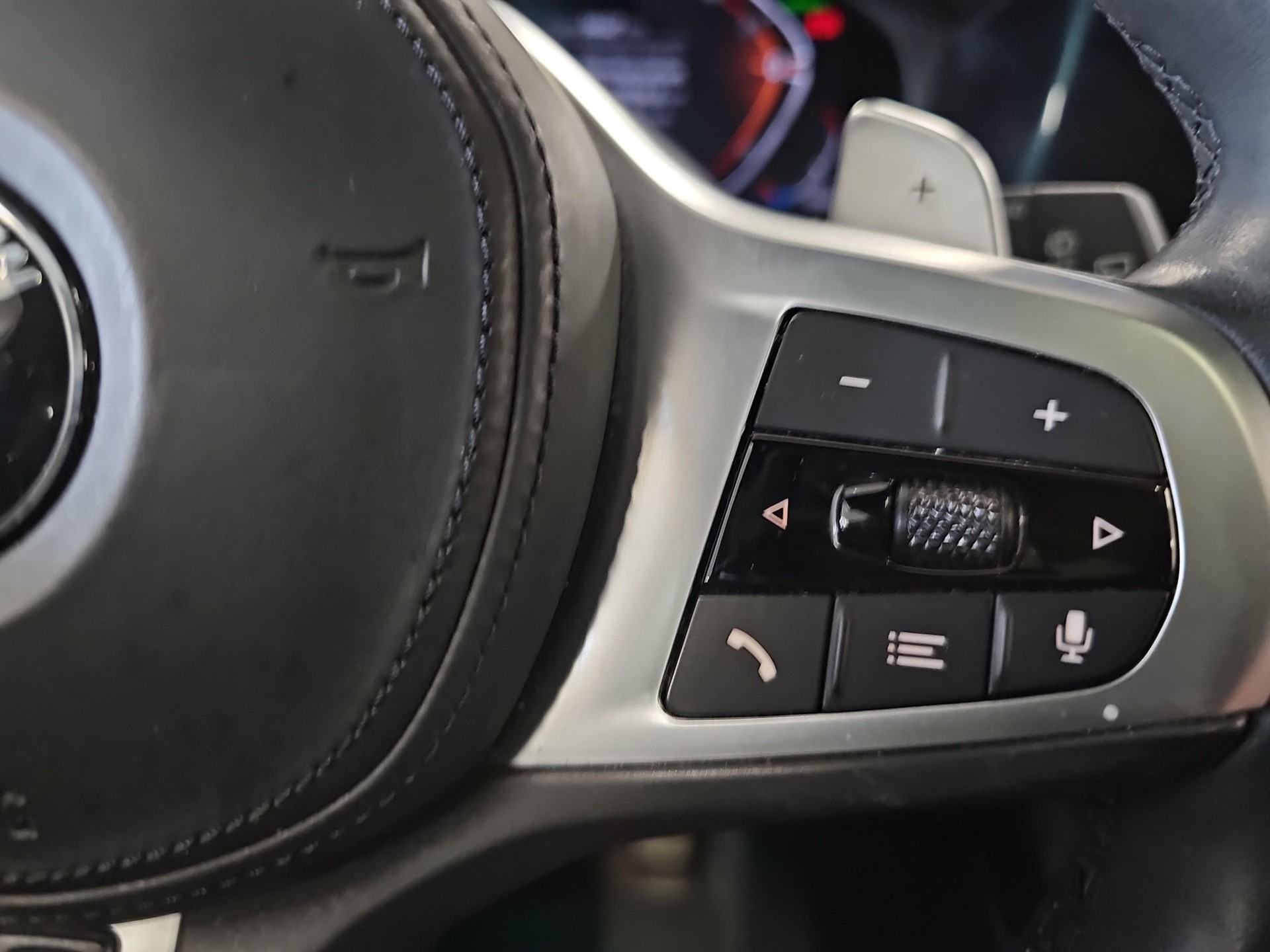 BMW 330d xDrive 48V Touring M Sport Steptronic-image-15