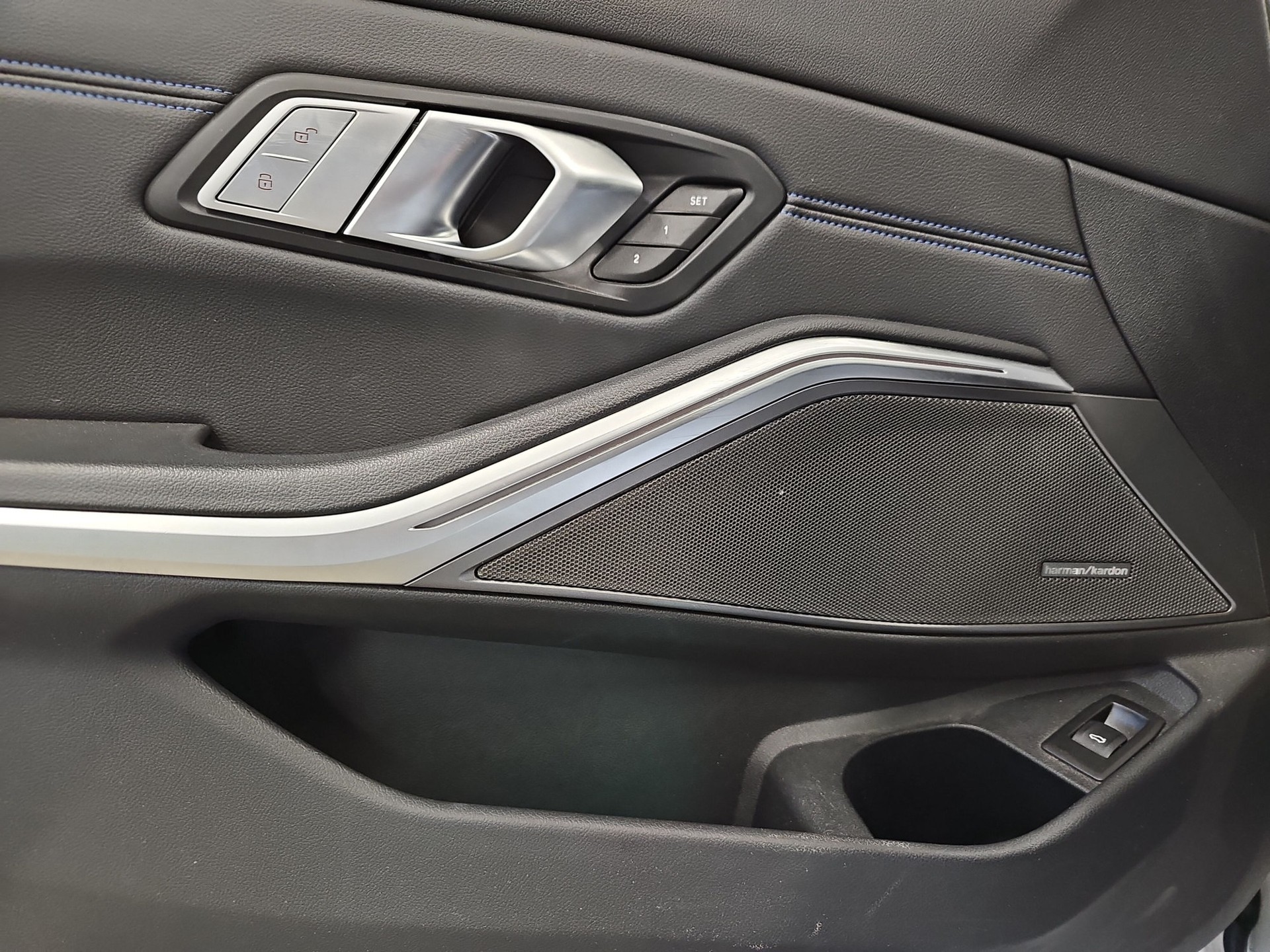 BMW 330d xDrive 48V Touring M Sport Steptronic-image-16