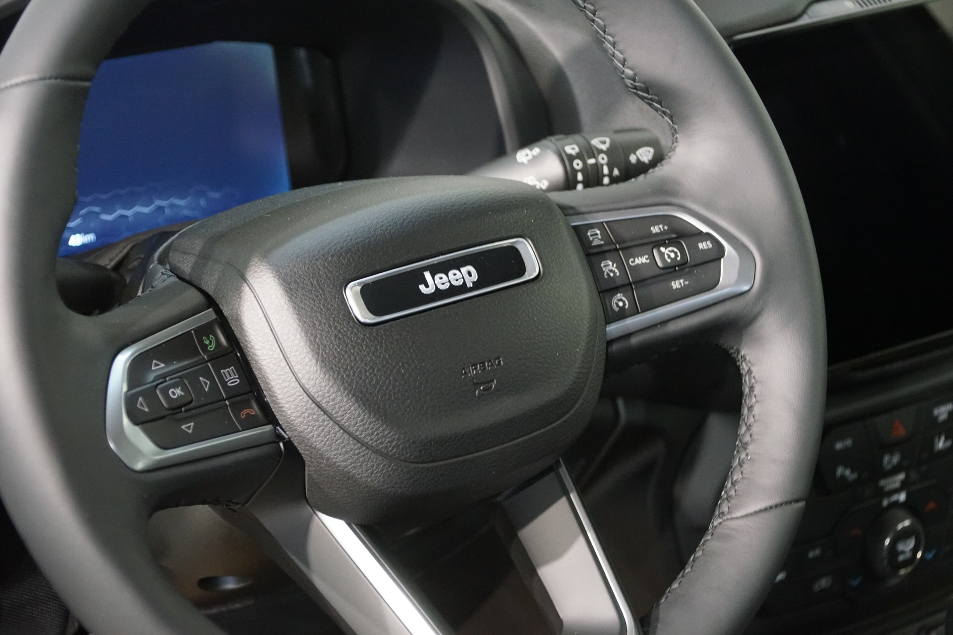 JEEP Renegade 1.5 MHEV Summit ++SWISS++-image-14