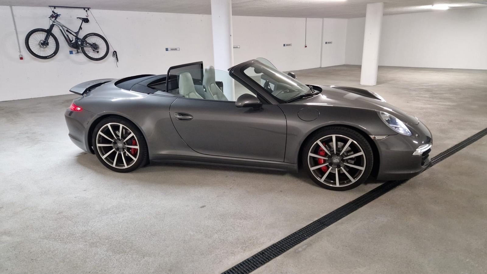 PORSCHE 911 Cabrio Carrera 4S PDK-showroom-element-1