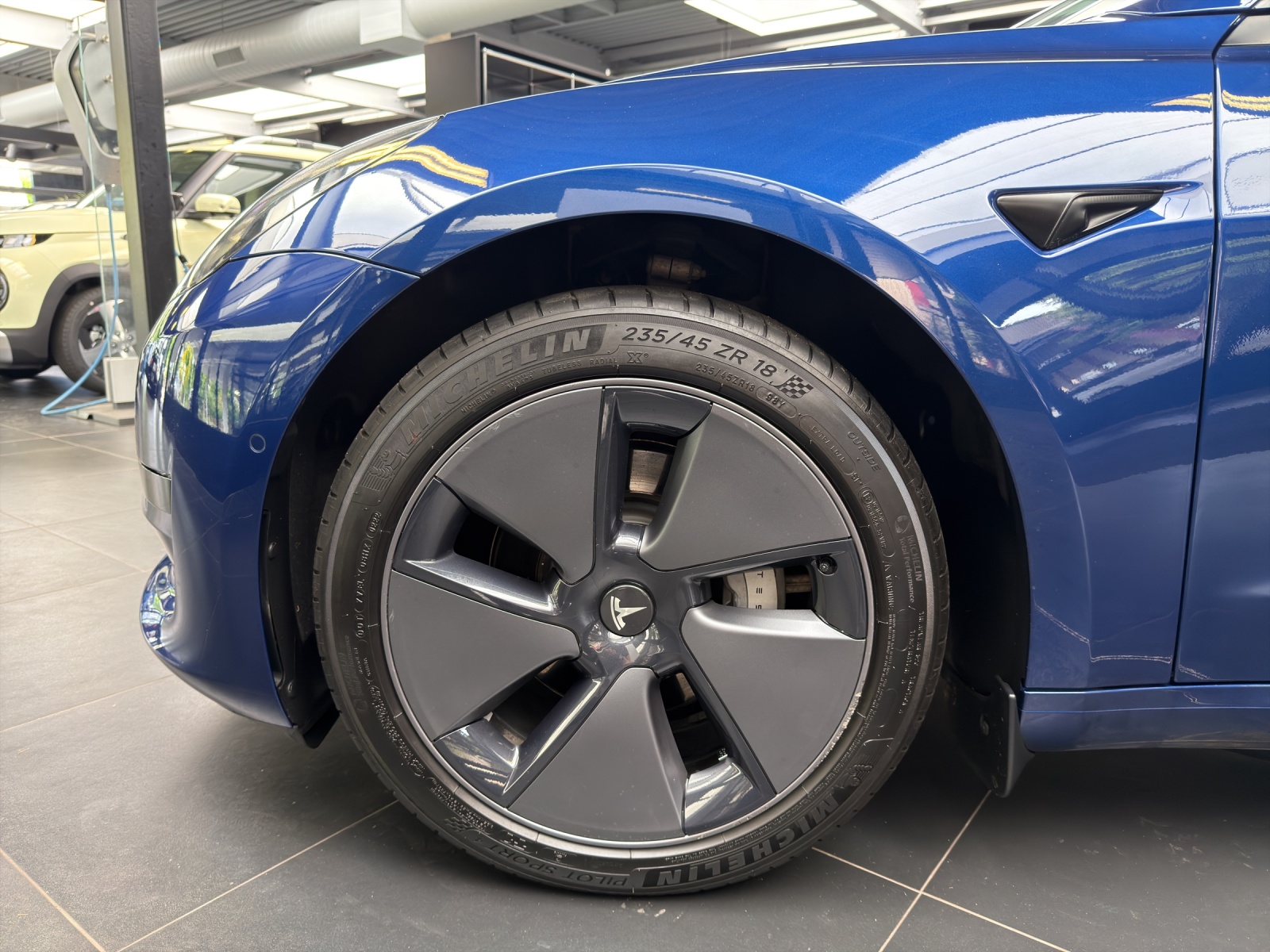 TESLA Model 3-image-15