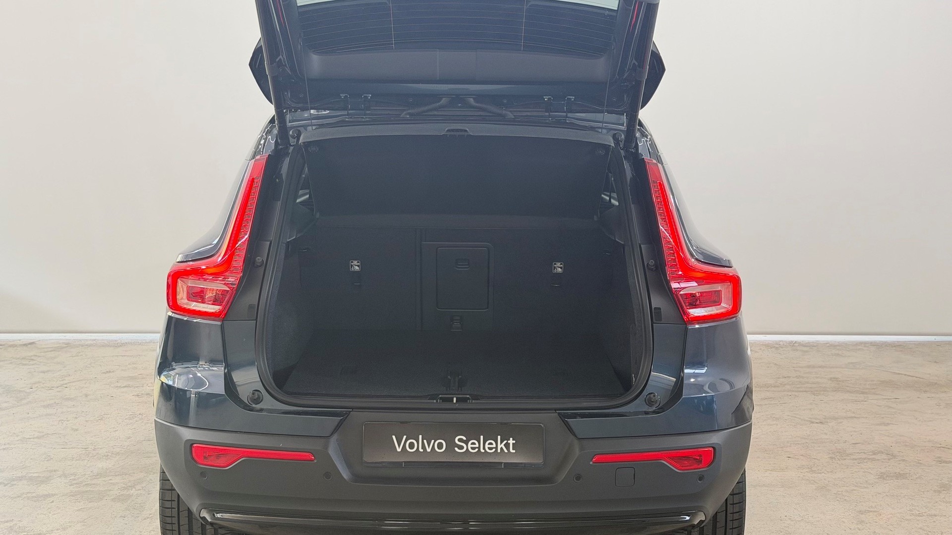VOLVO EX40 Twin Black Edition AWD-image-11