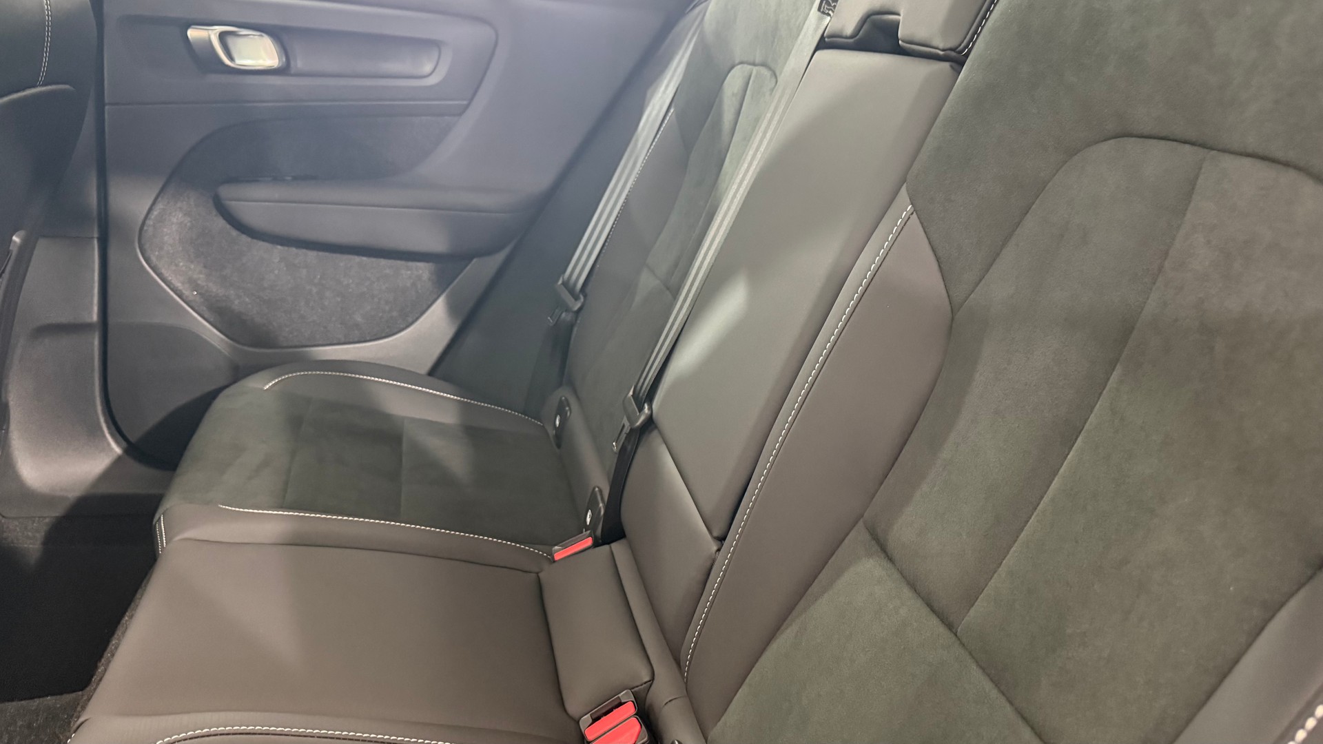 VOLVO EX40 Twin Black Edition AWD-image-5