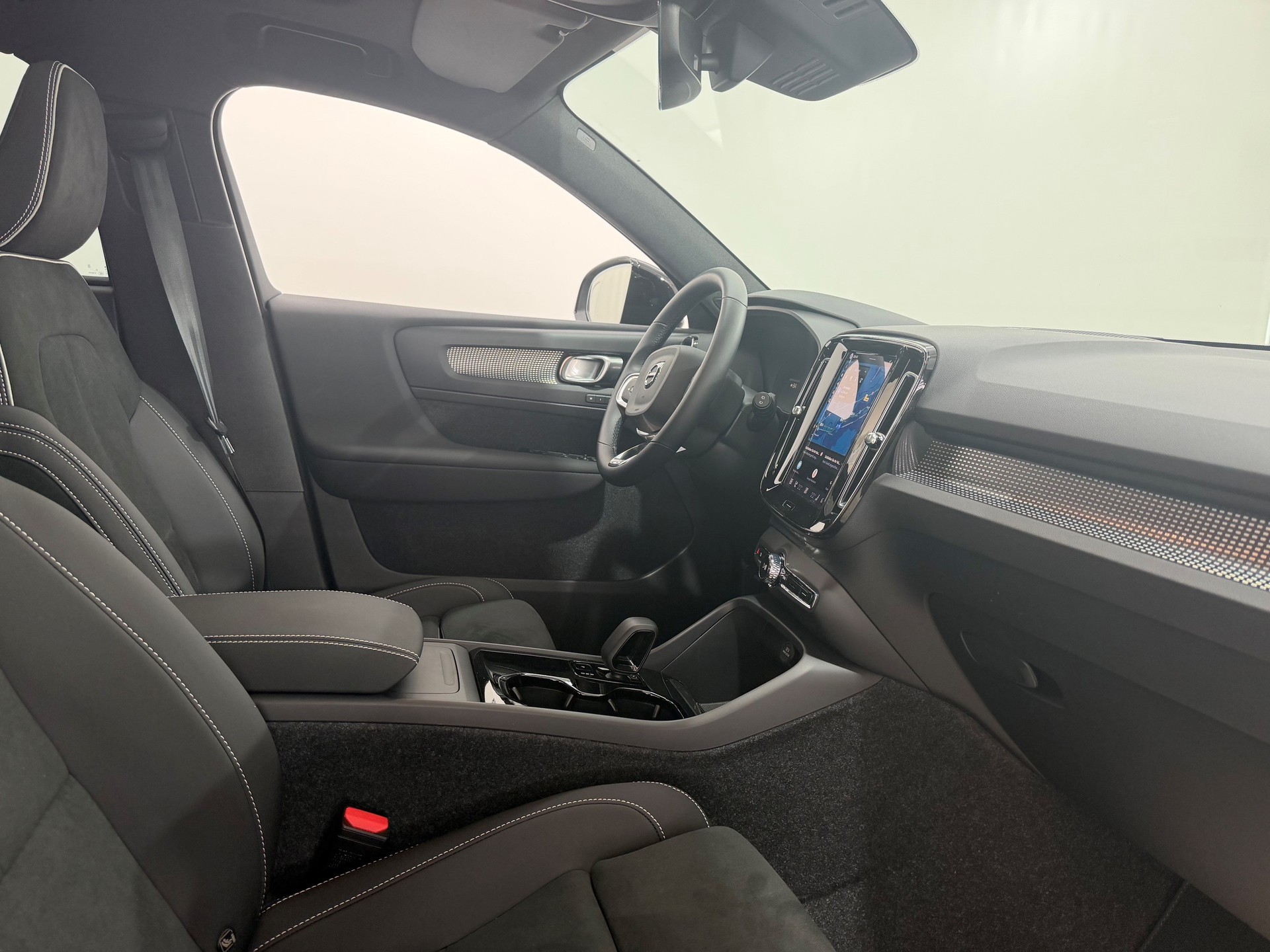 VOLVO EX40 Twin Black Edition AWD-image-4