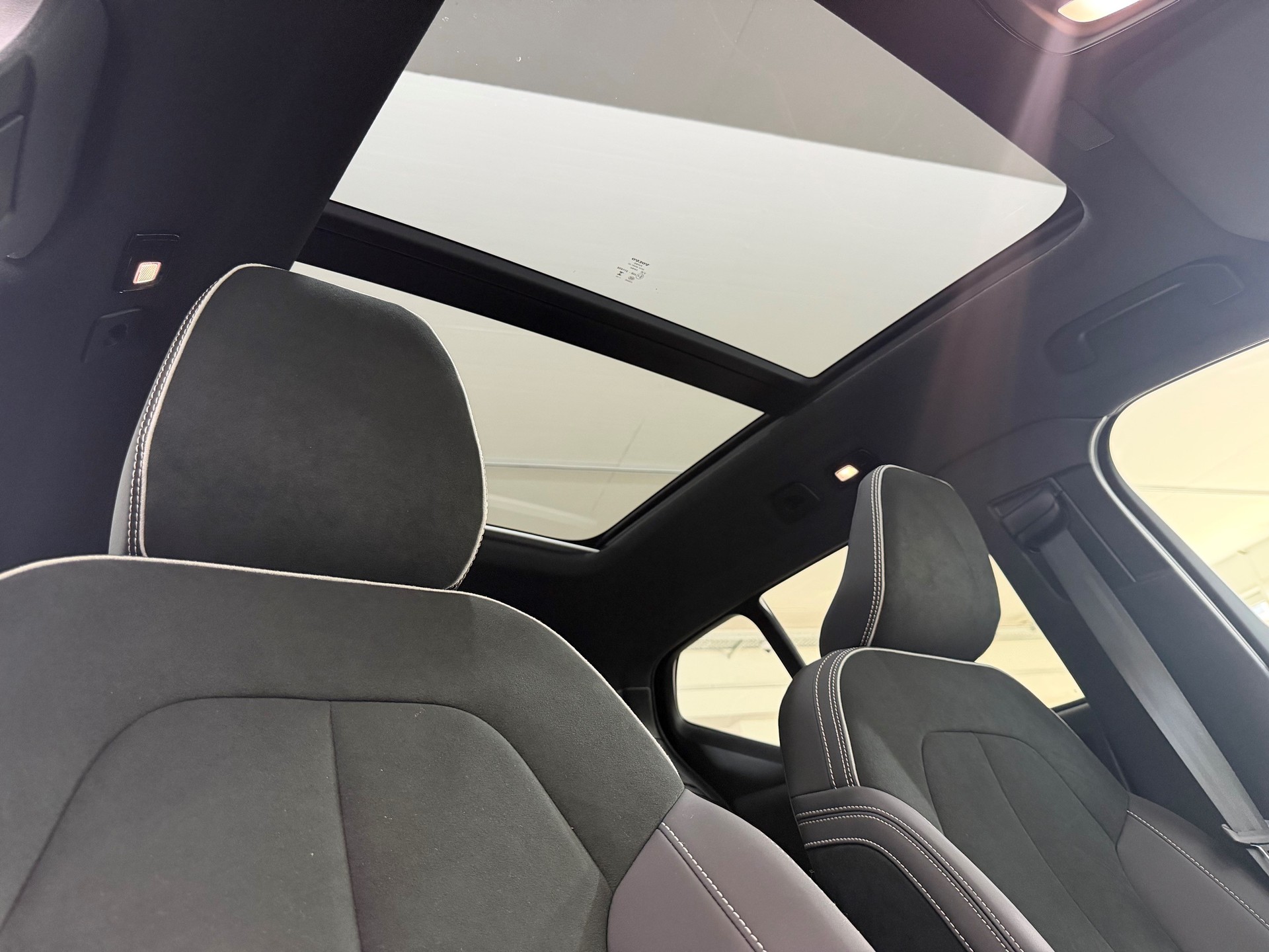 VOLVO EX40 Twin Black Edition AWD-image-12