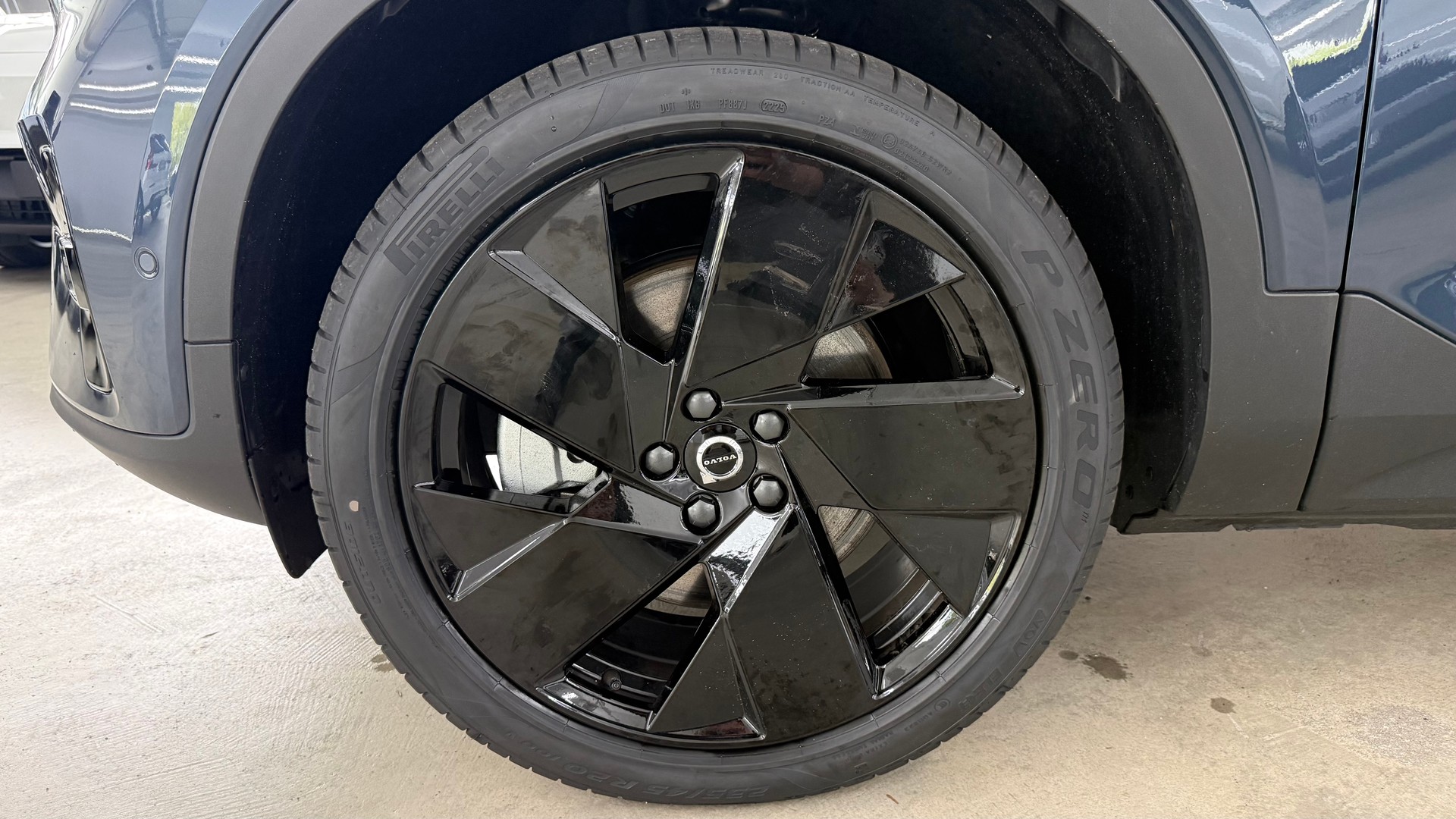 VOLVO EX40 Twin Black Edition AWD-image-7