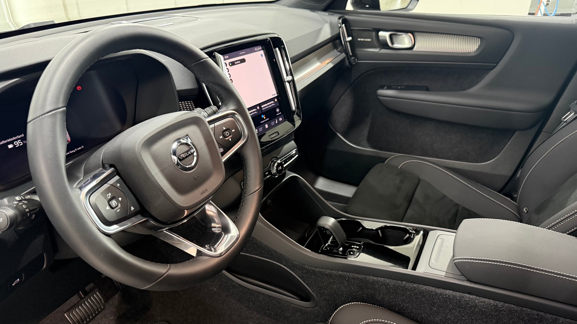 VOLVO EX40 Twin Black Edition AWD-image-3