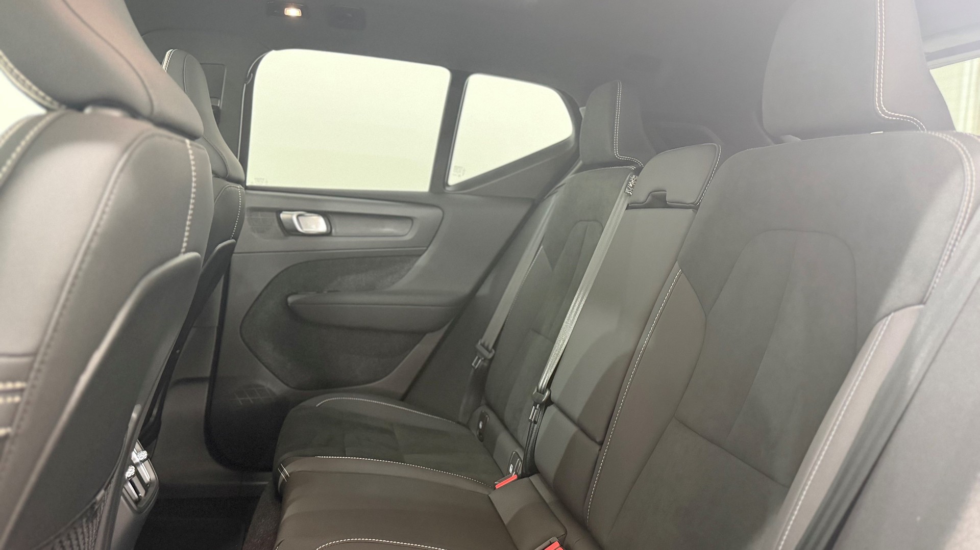 VOLVO EX40 Twin Black Edition AWD-image-6