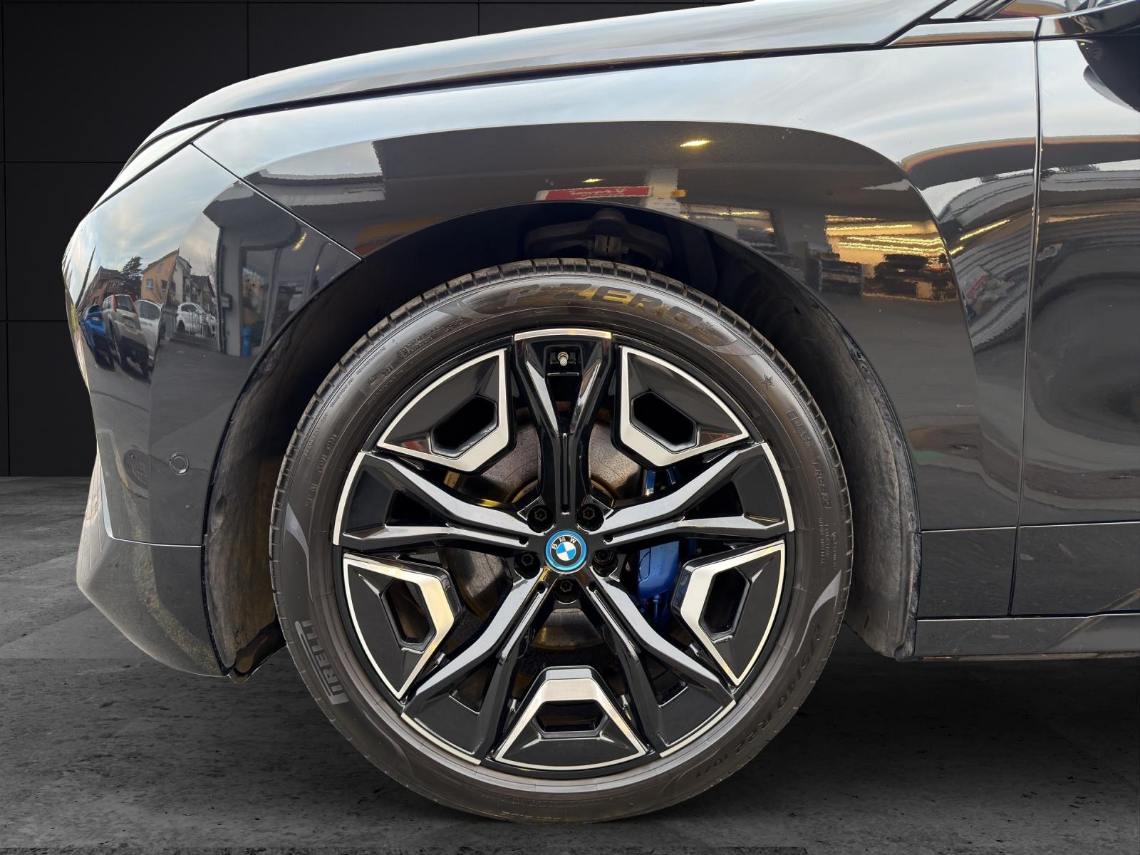 BMW iX xDrive40-image-4