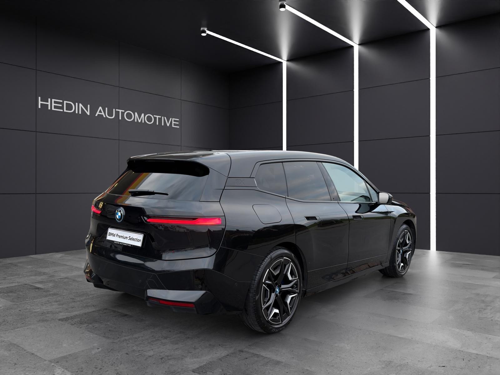 BMW iX xDrive40-image-15