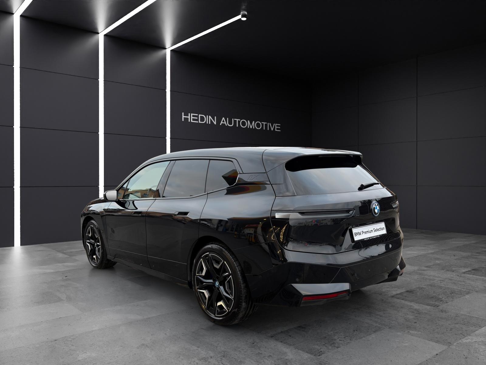 BMW iX xDrive40-image-2