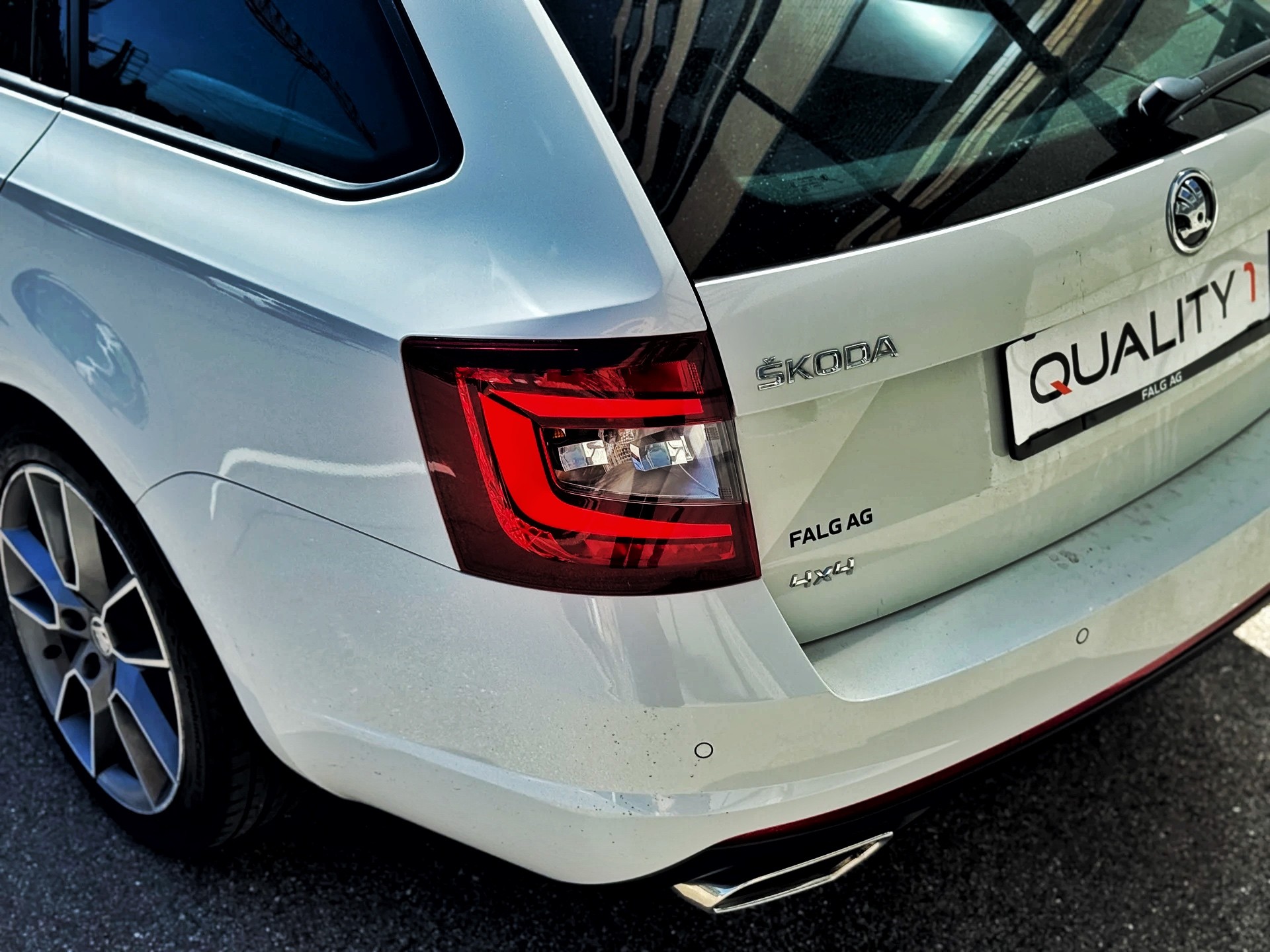SKODA Octavia Combi 2.0 TDI RS 4x4 DSG-image-11