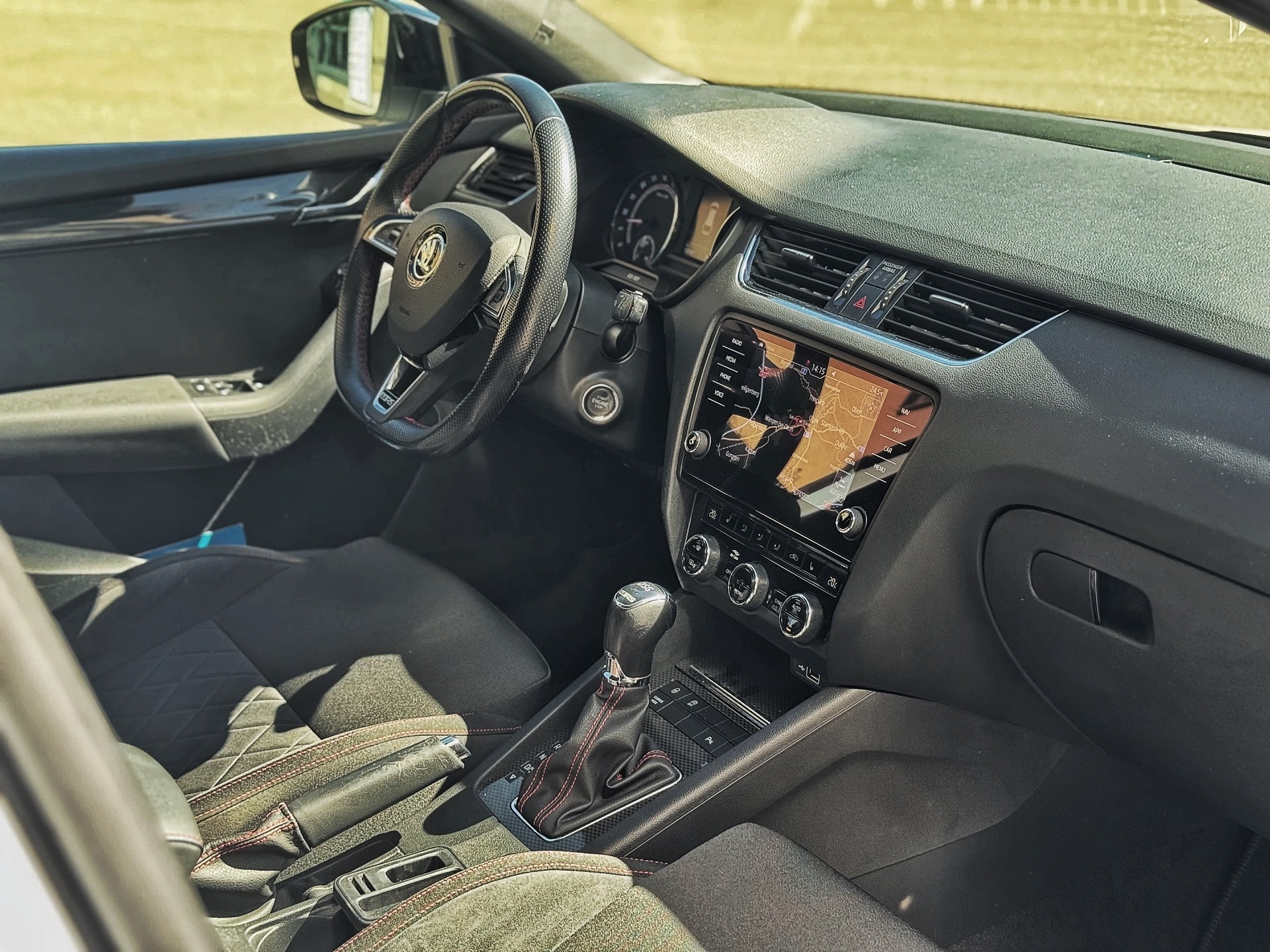 SKODA Octavia Combi 2.0 TDI RS 4x4 DSG-image-22